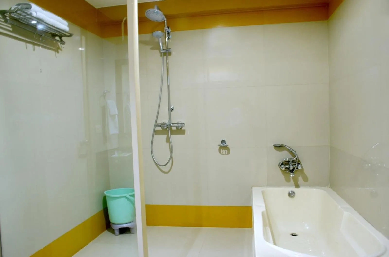 Bathroom in Hotel Heeralal