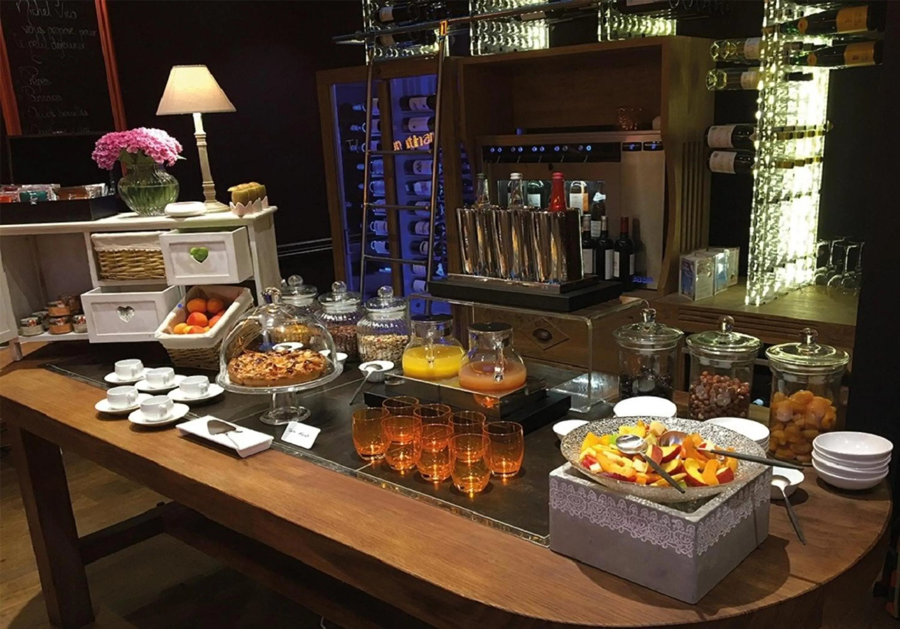 Buffet breakfast in Le Stelsia Resort