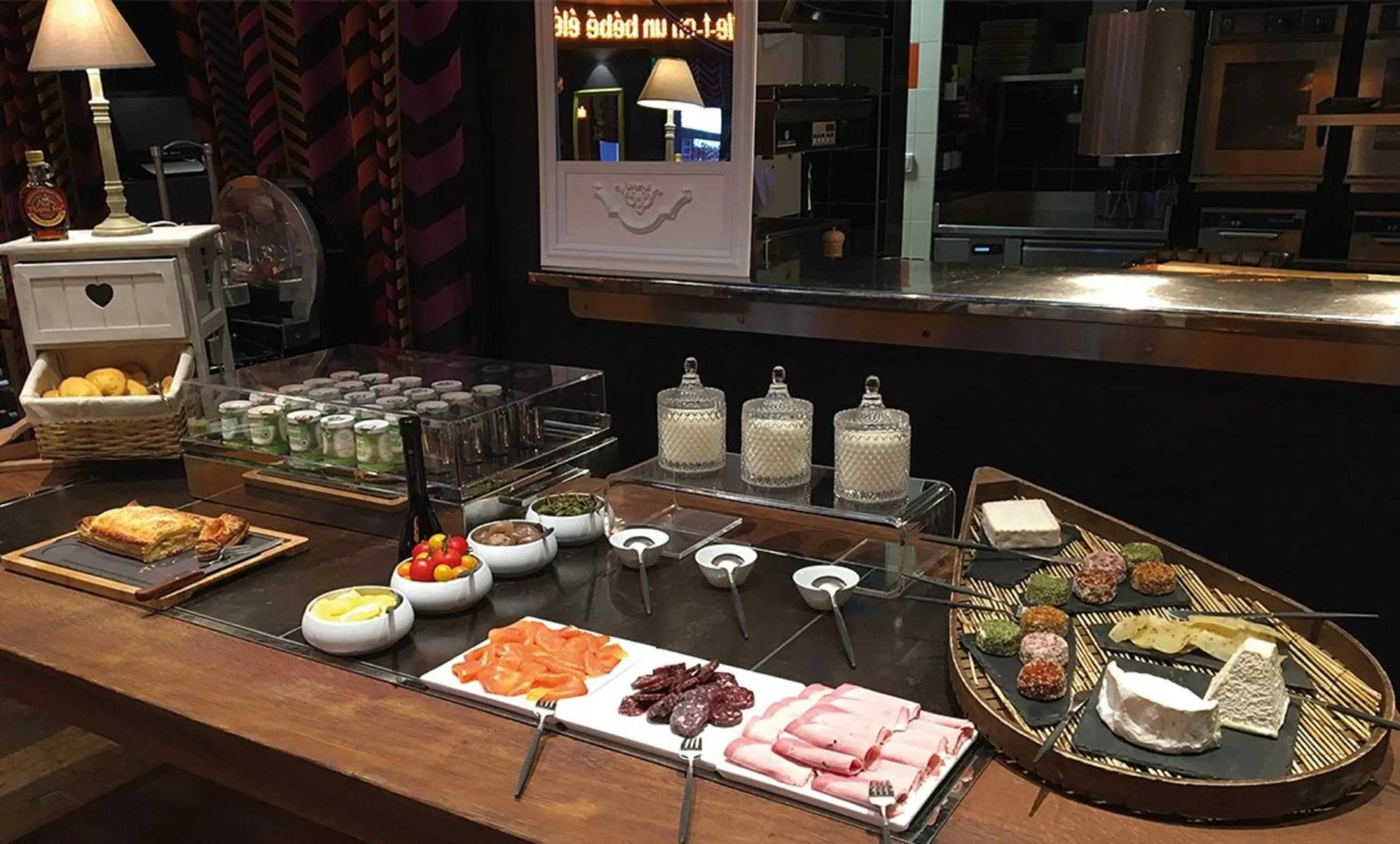 Buffet breakfast in Le Stelsia Resort