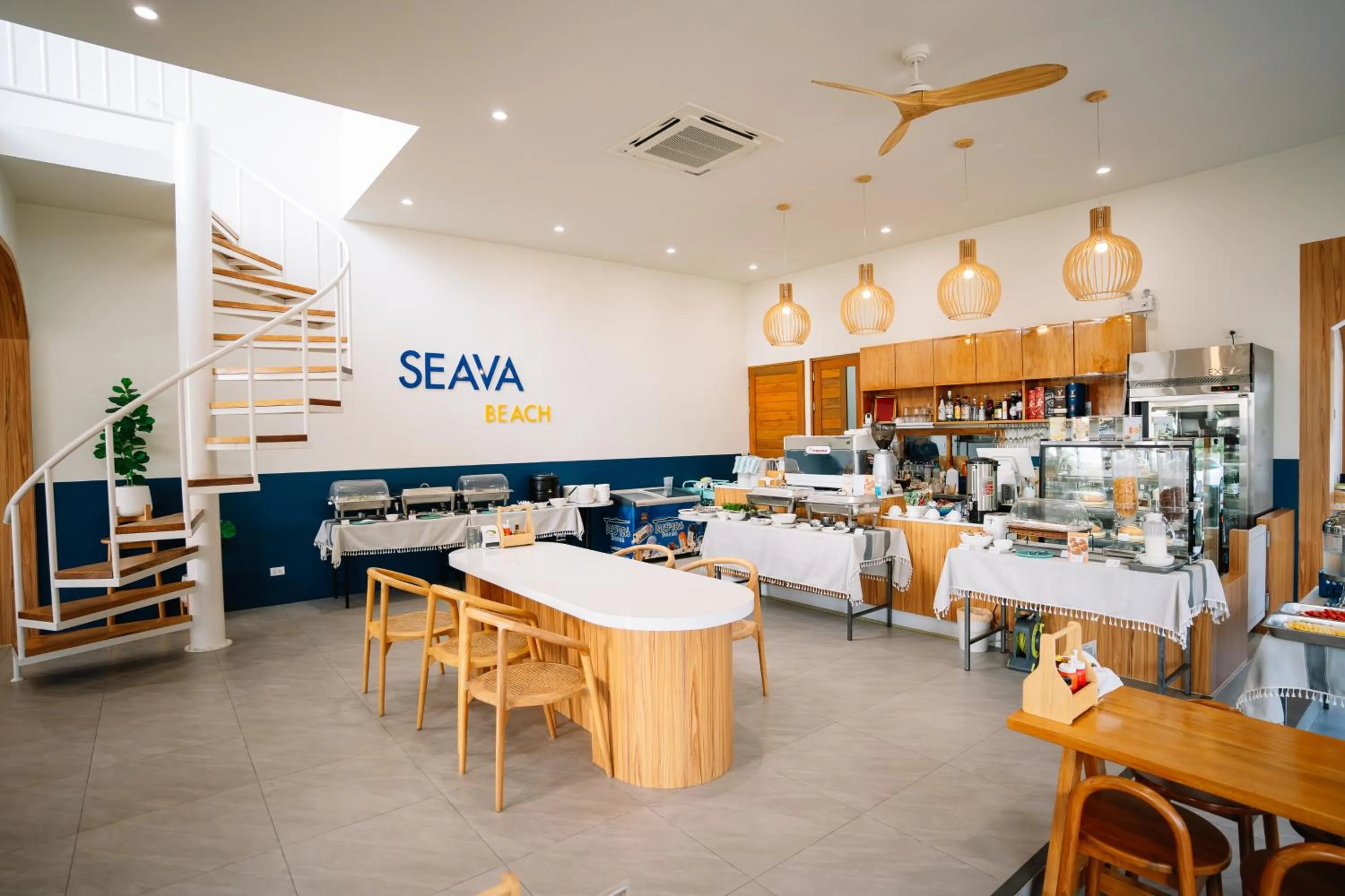 Restaurant/places to eat in Seava Beach