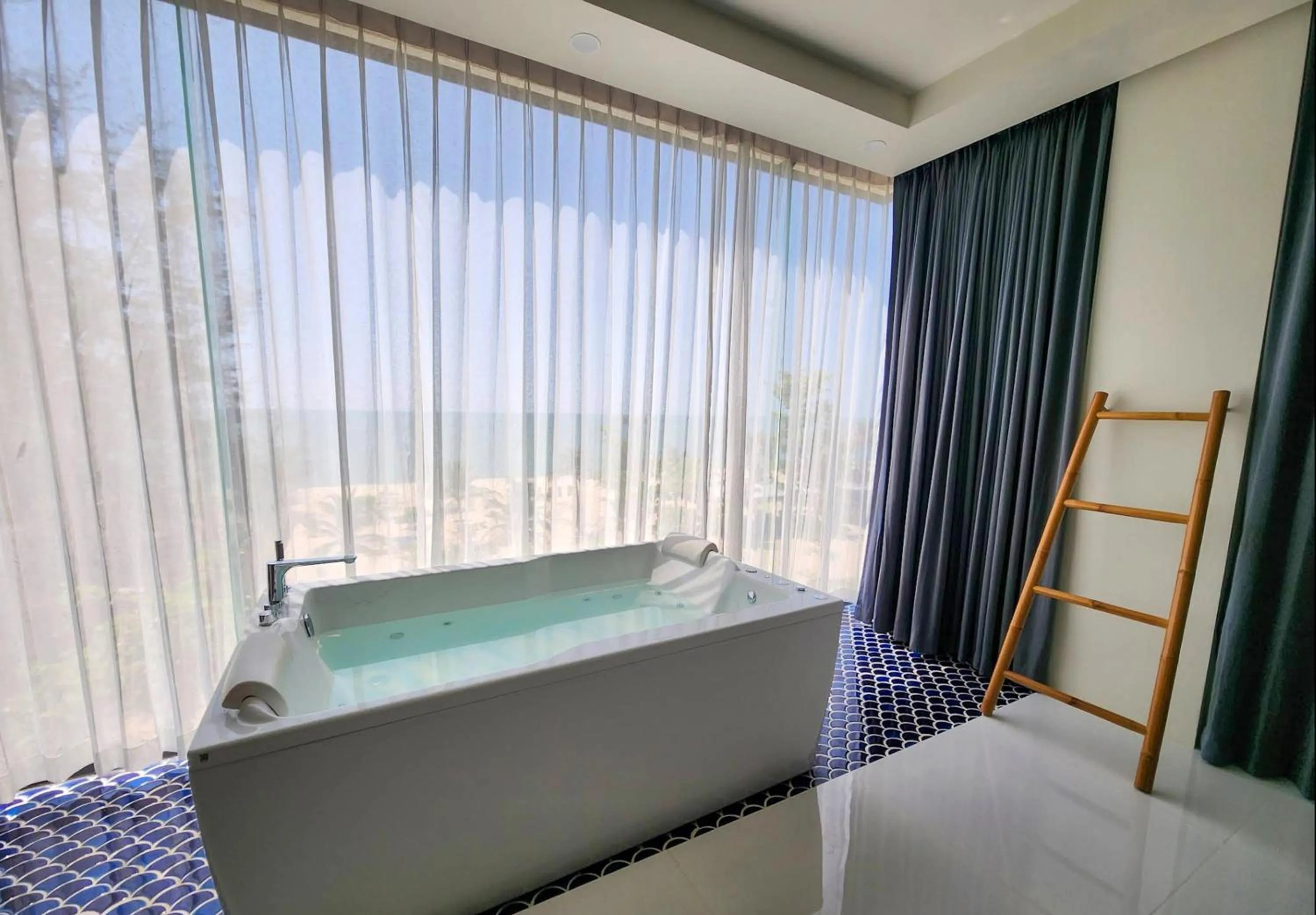 Bath, Bed in Seava Beach