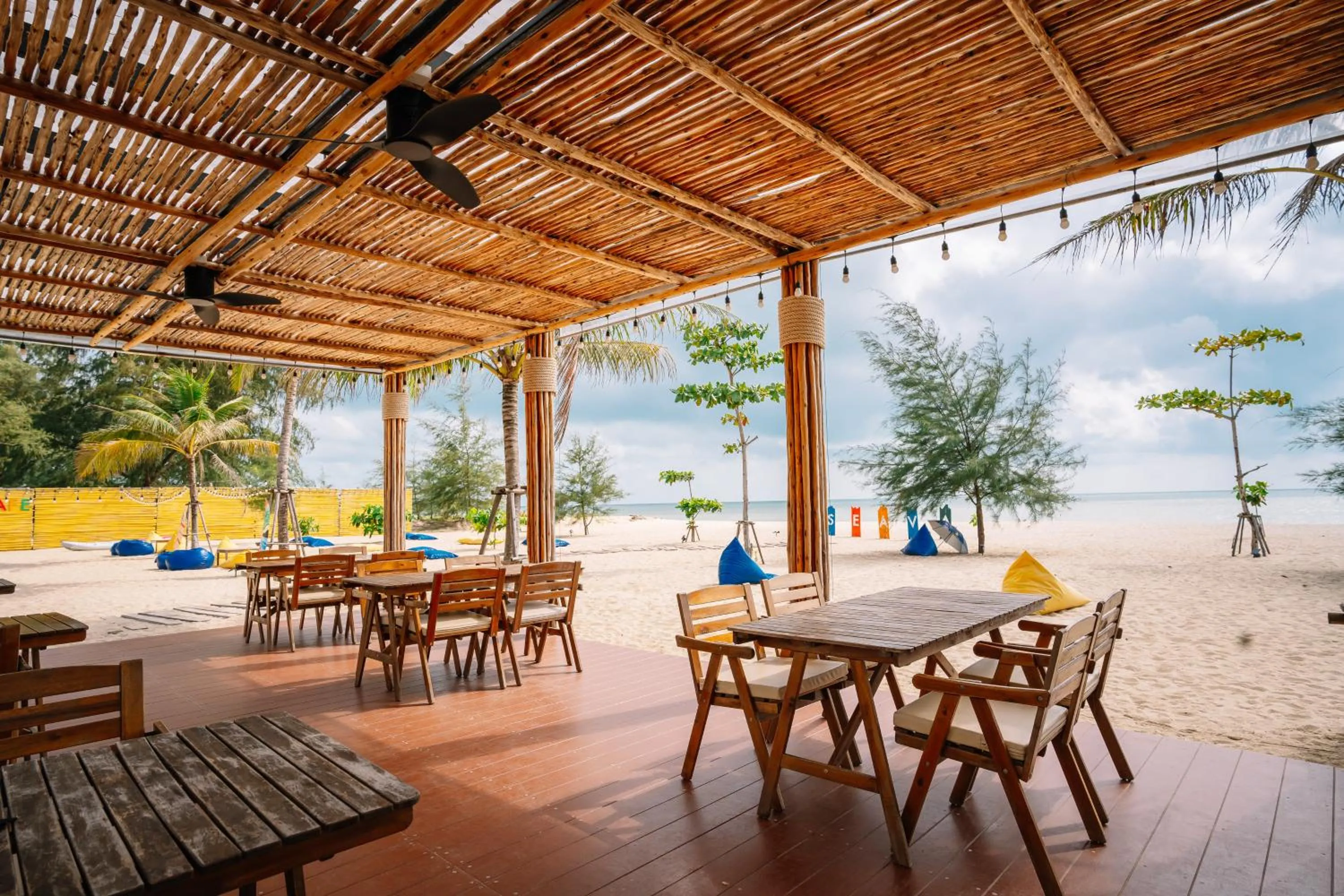 Lounge or bar in Seava Beach