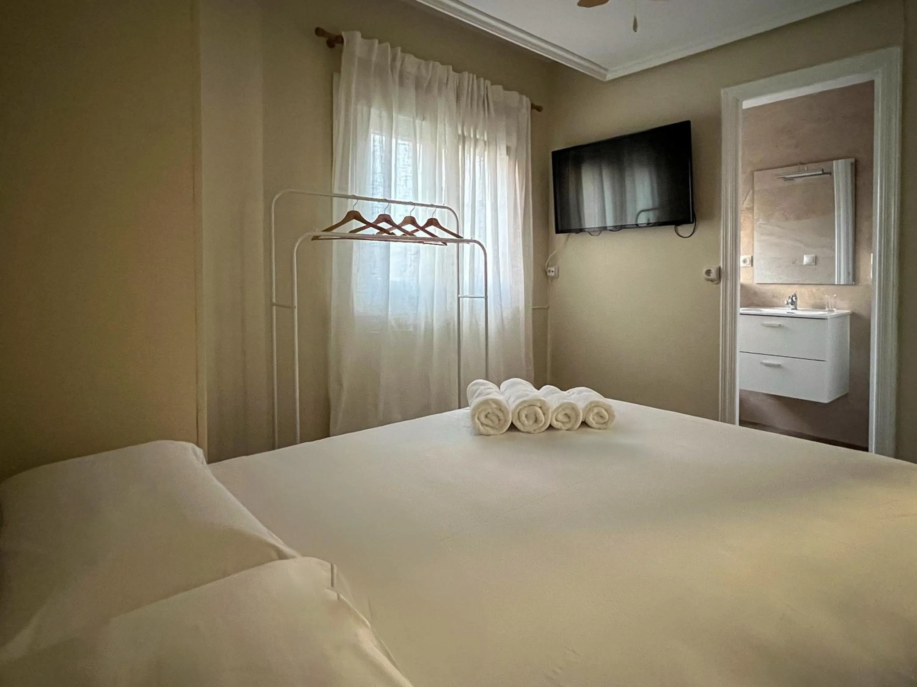 Photo of the whole room, Bed in Hostal Entre Puertas