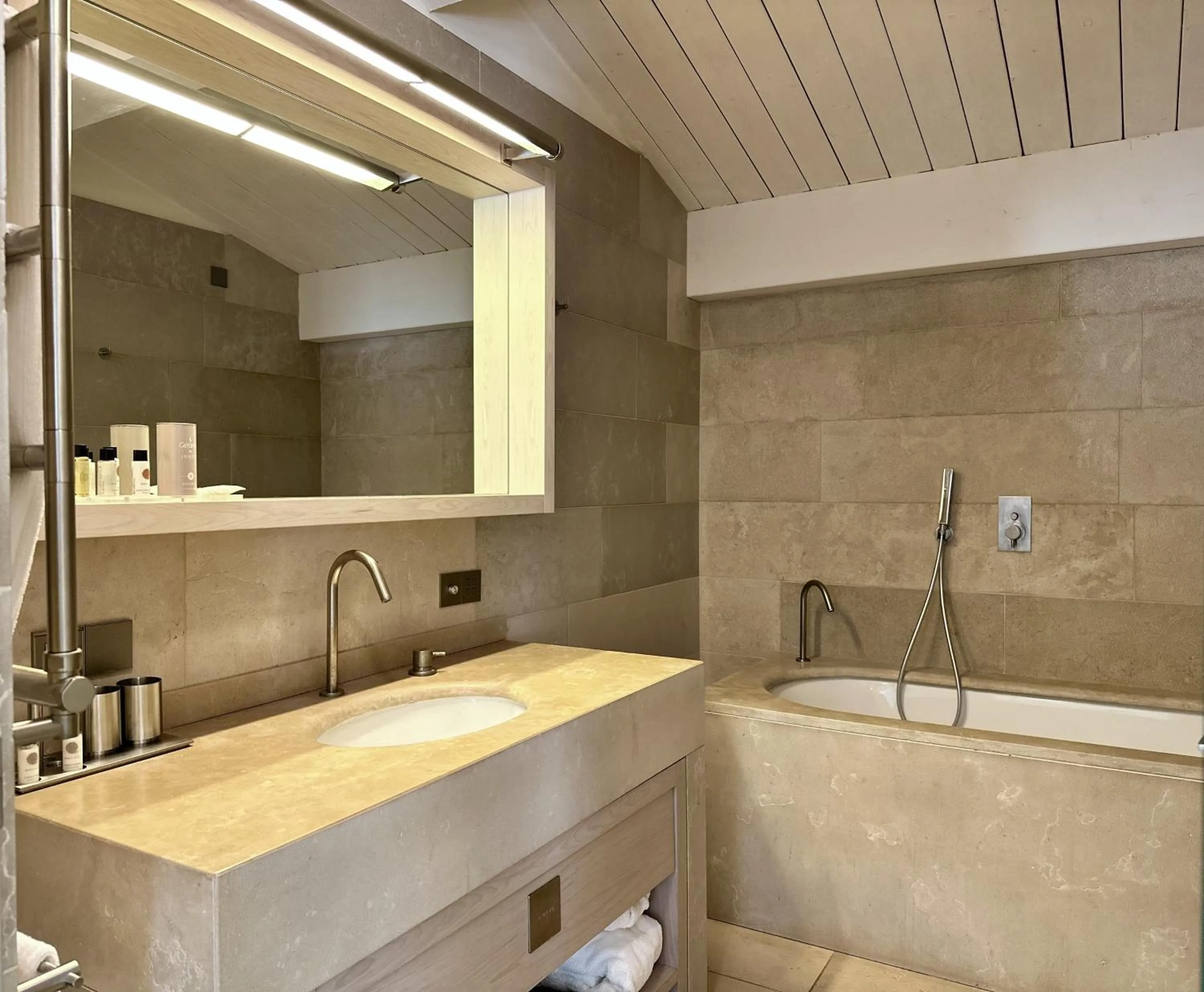 Bathroom in Relais Histò San Pietro Sul Mar Piccolo