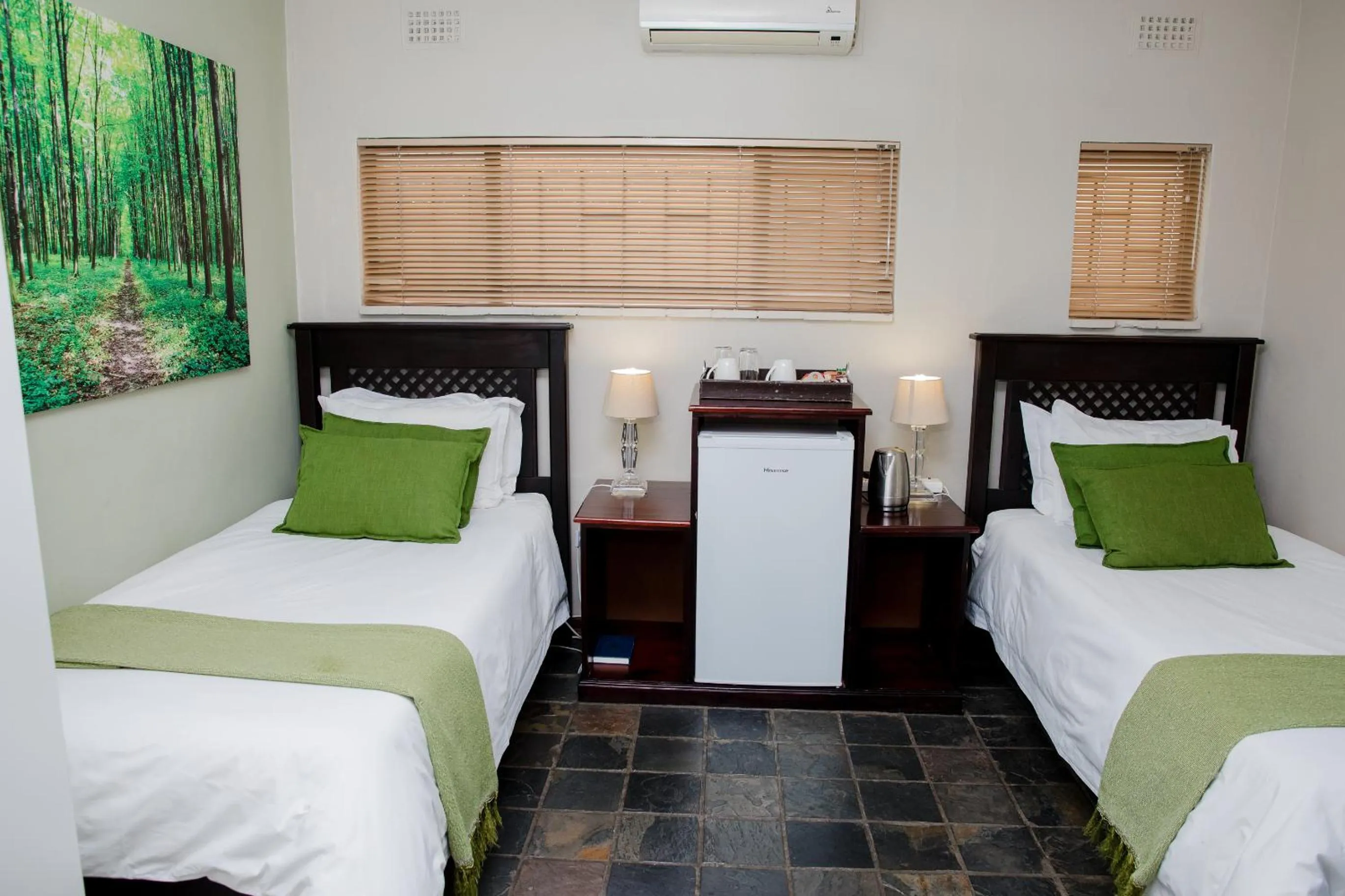 Photo of the whole room, Bed in 85 Ehmke Guesthouse