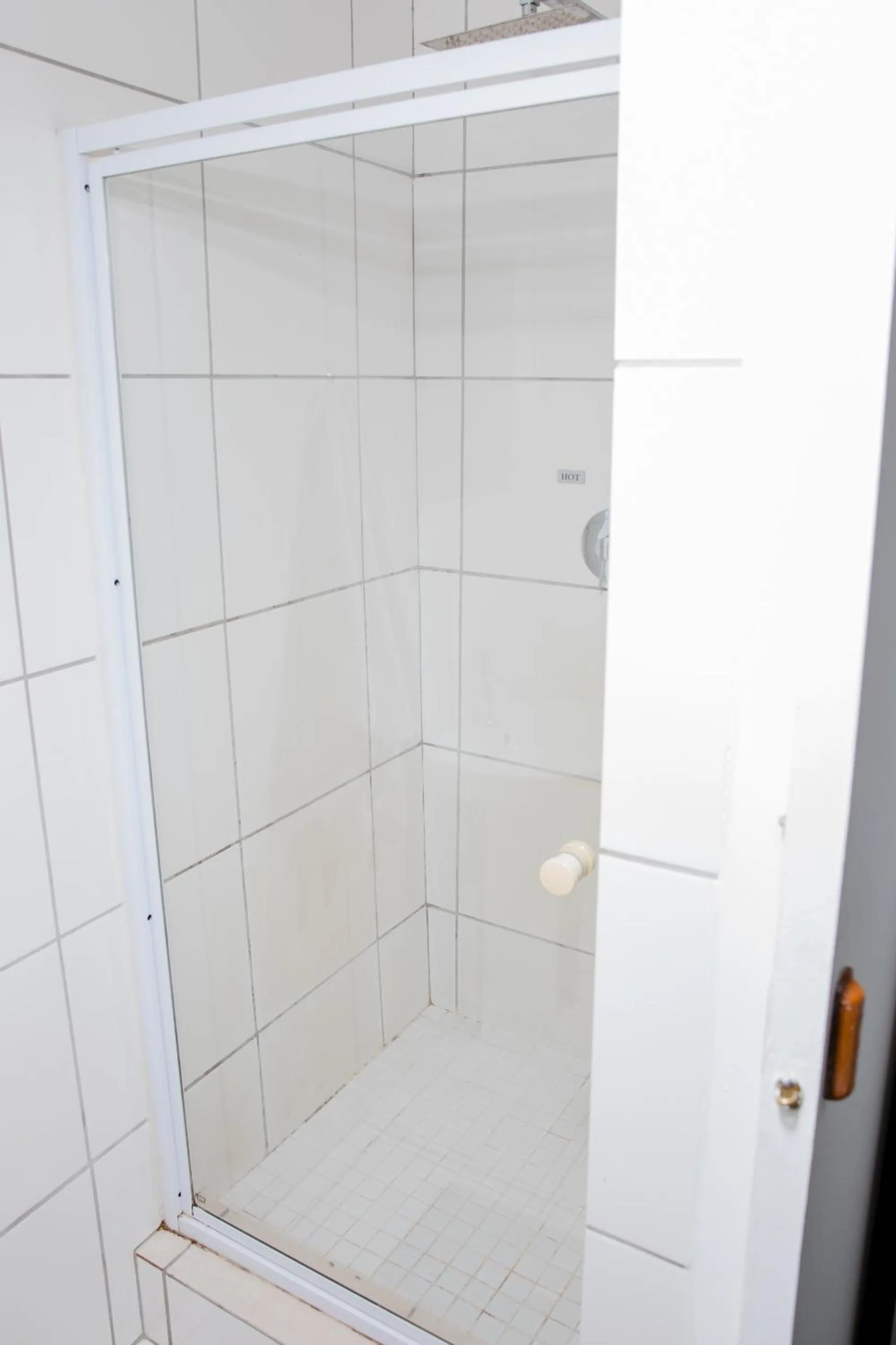 Shower in 85 Ehmke Guesthouse