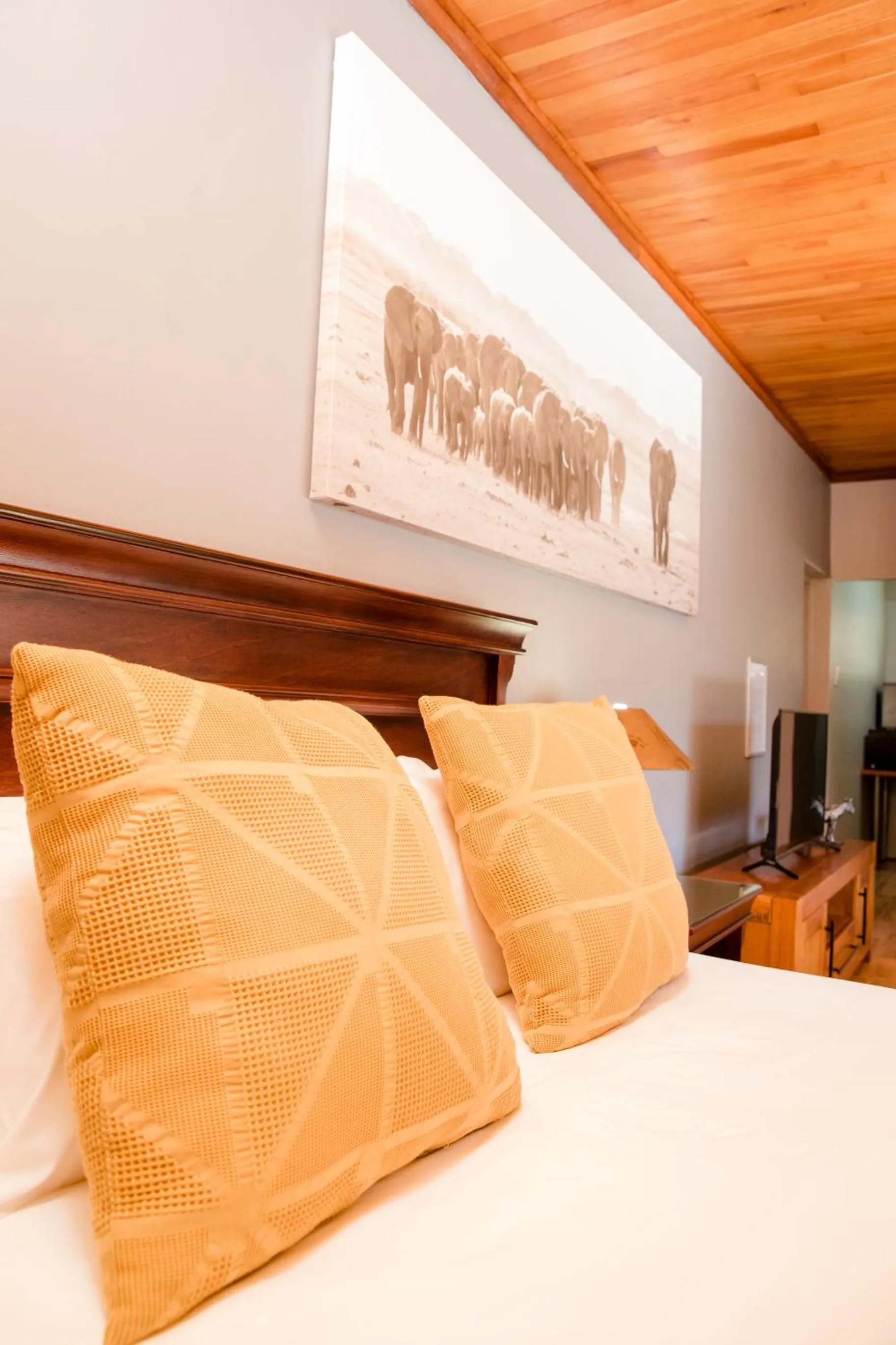 Decorative detail, Bed in 85 Ehmke Guesthouse