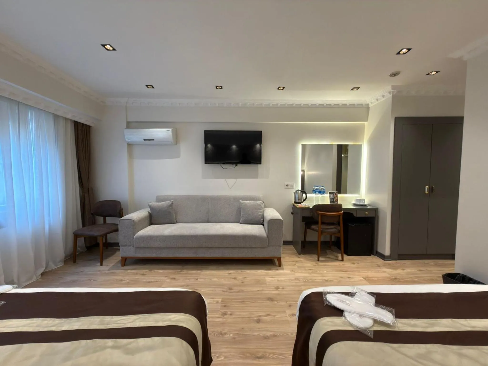 Seating area, Bed in Blue Istanbul Hotel Taksim