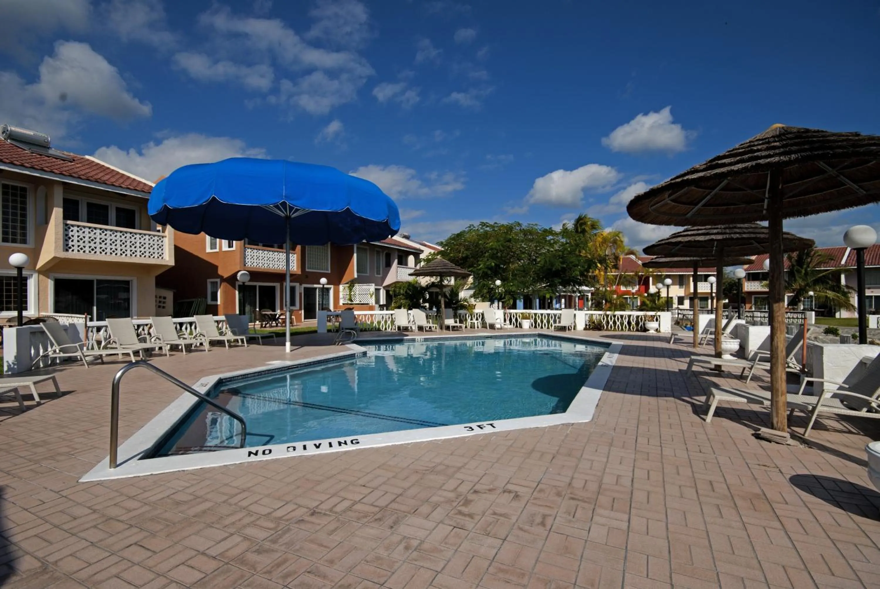 Swimming pool in Ocean Reef Yacht Club & Resort