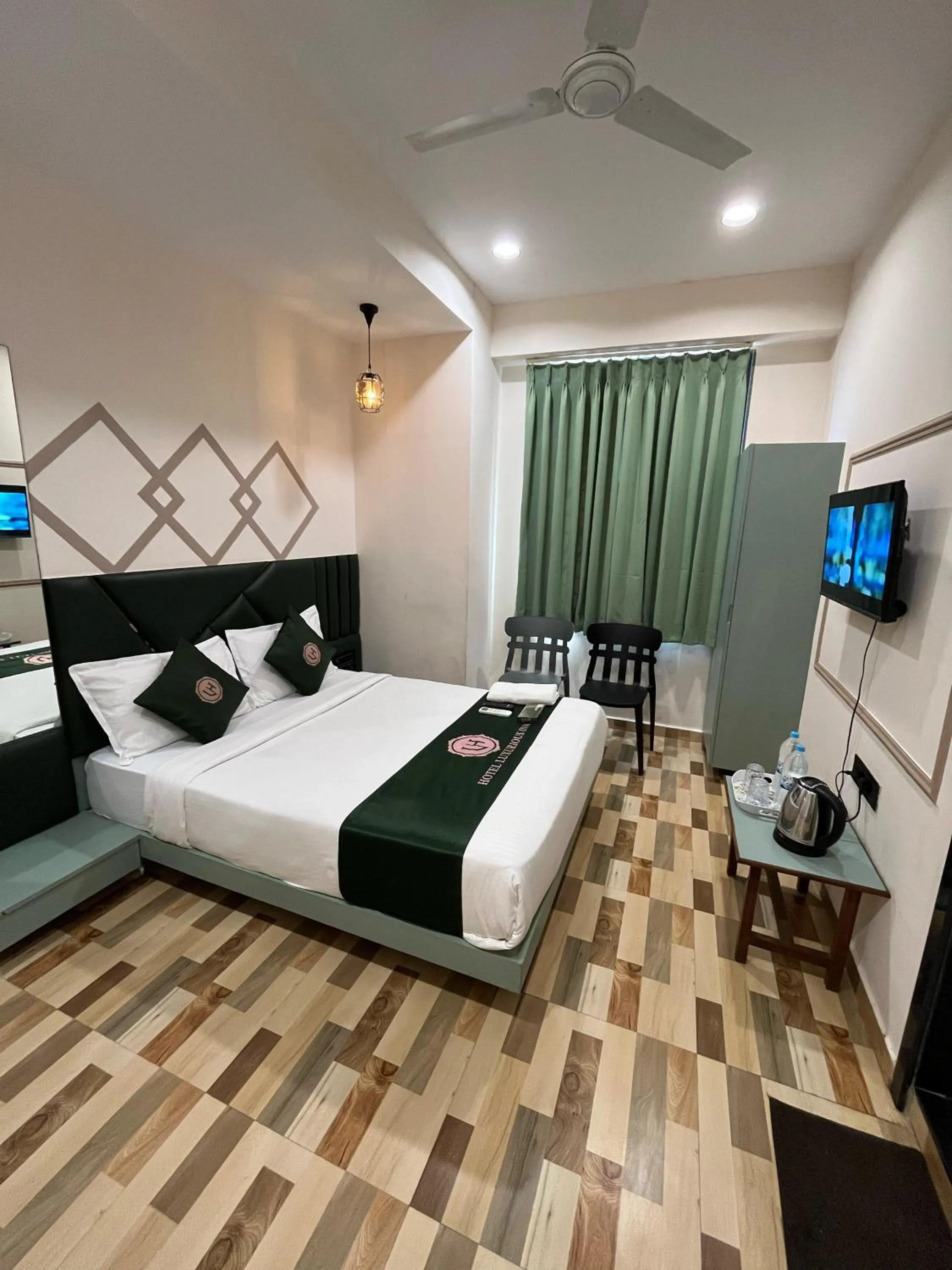 Bed in Hotel Luxurious Inn