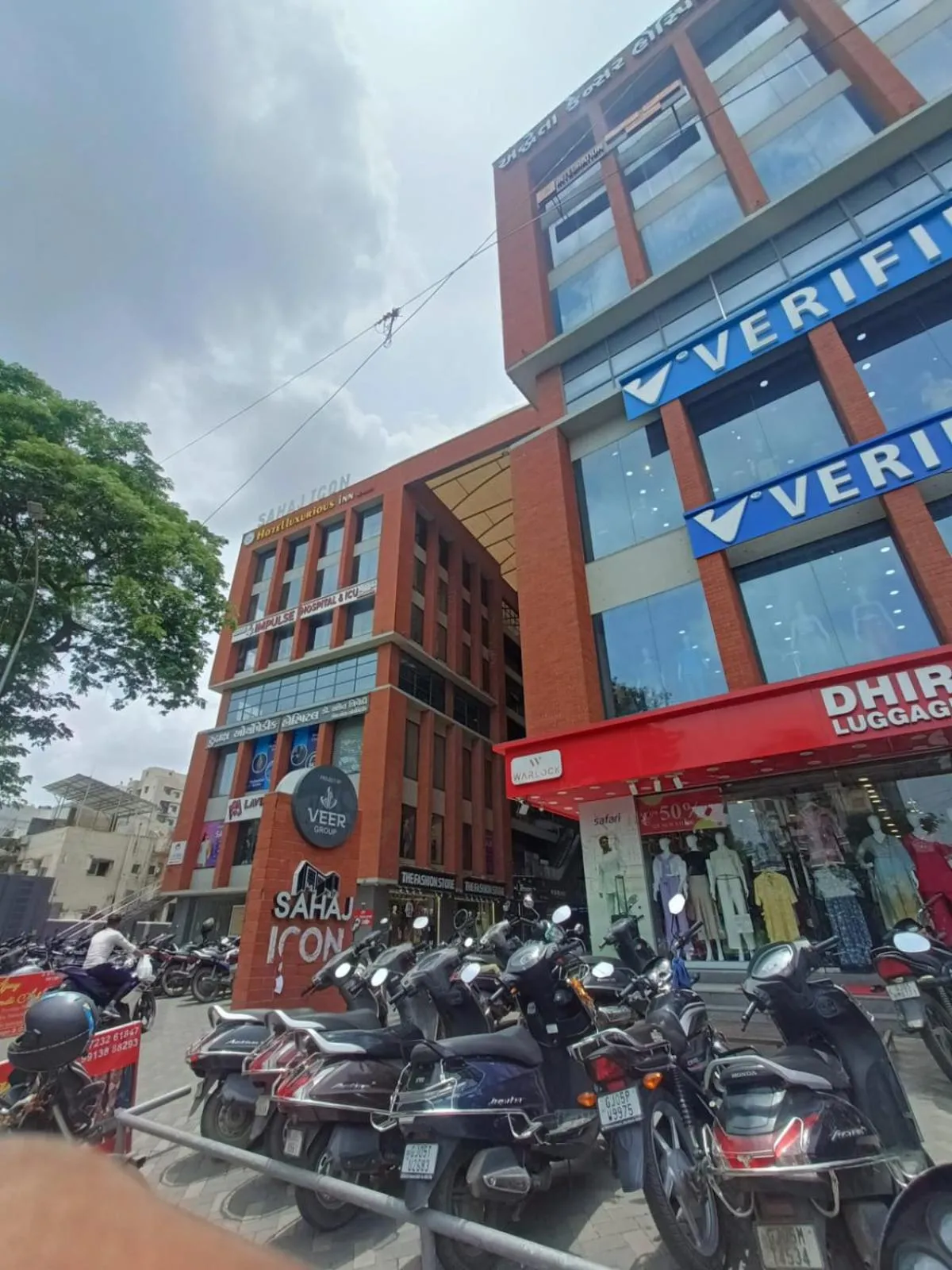 Property building in Hotel Luxurious Inn