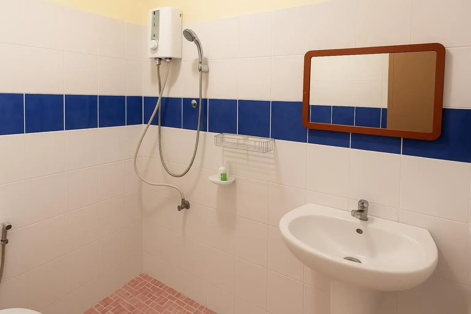 Standard Twin Room in Srisuksan Klong Muang Beach Standard Twin Room in Srisuksan Klong Muang Beach