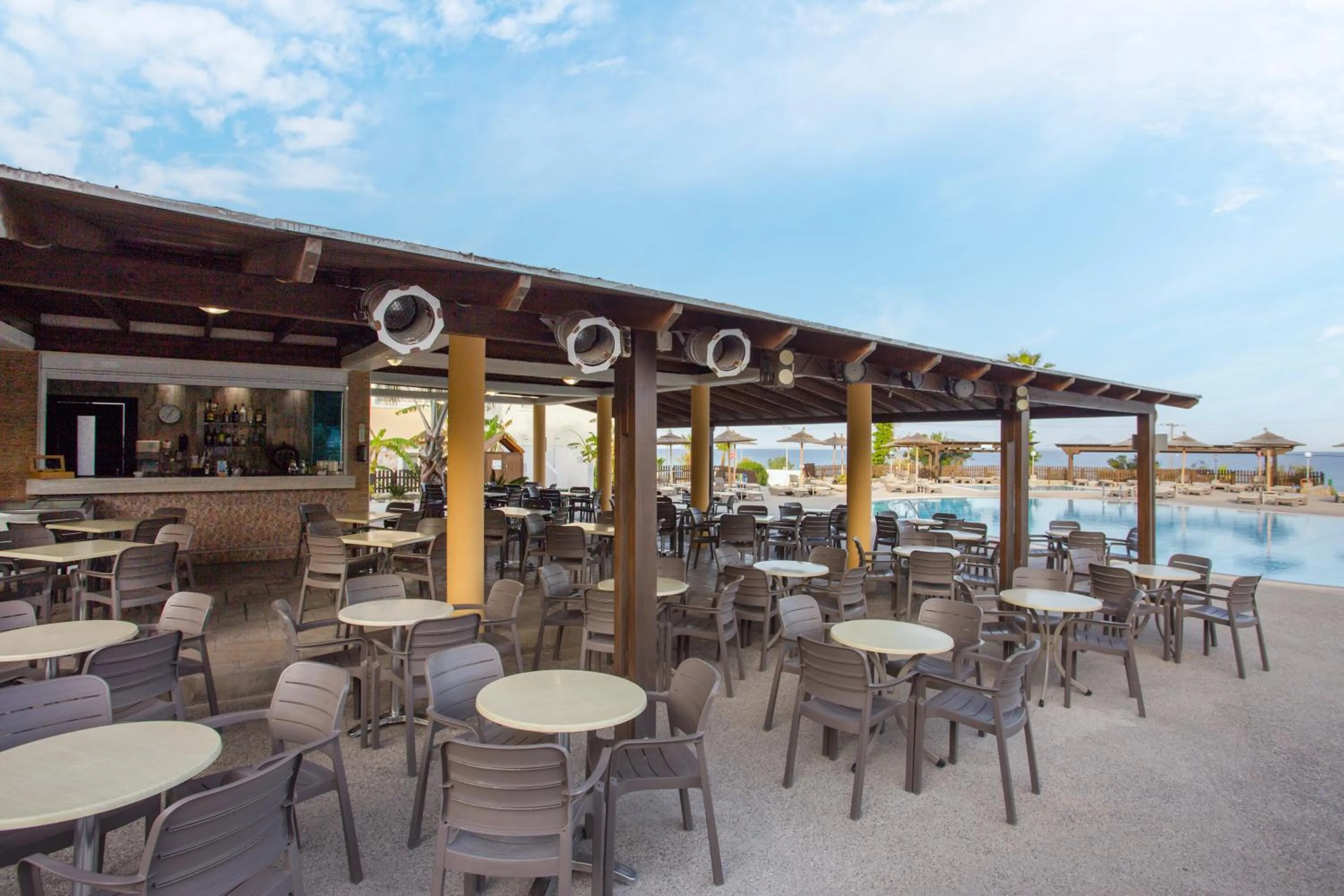 Patio in Grand Blue Beach Hotel