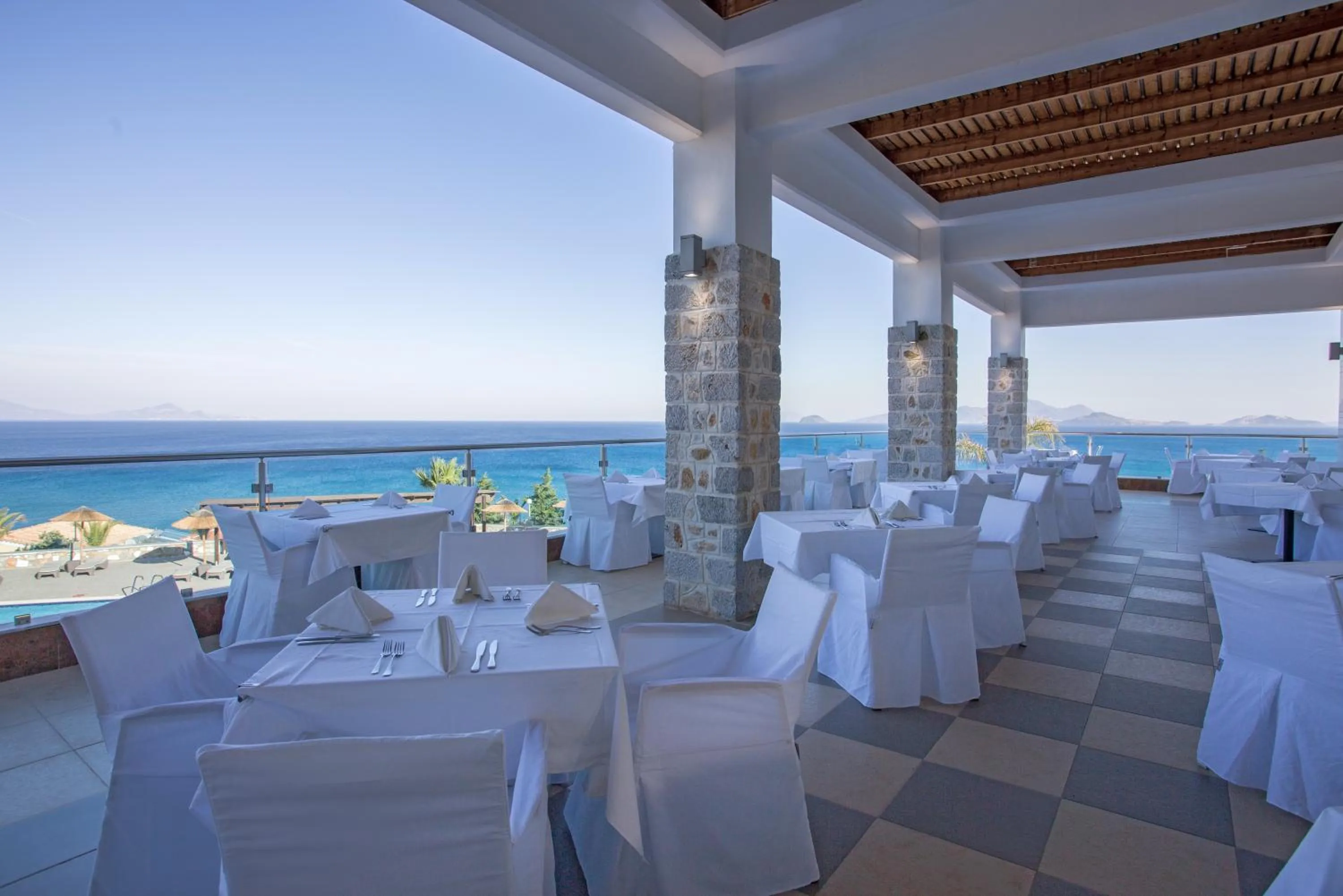 Restaurant/places to eat in Grand Blue Beach Hotel