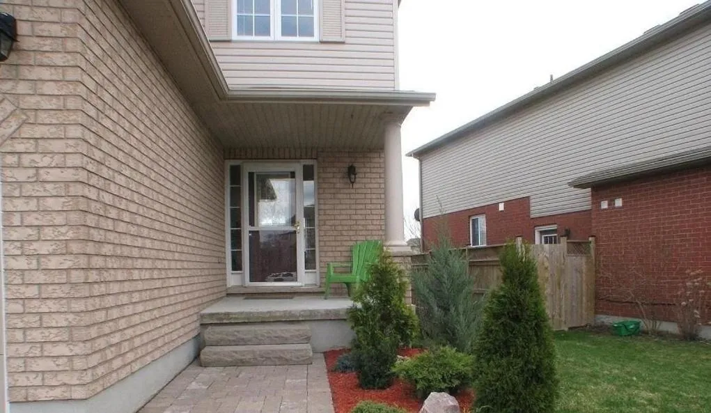 Facade/entrance in HB Guest Home
