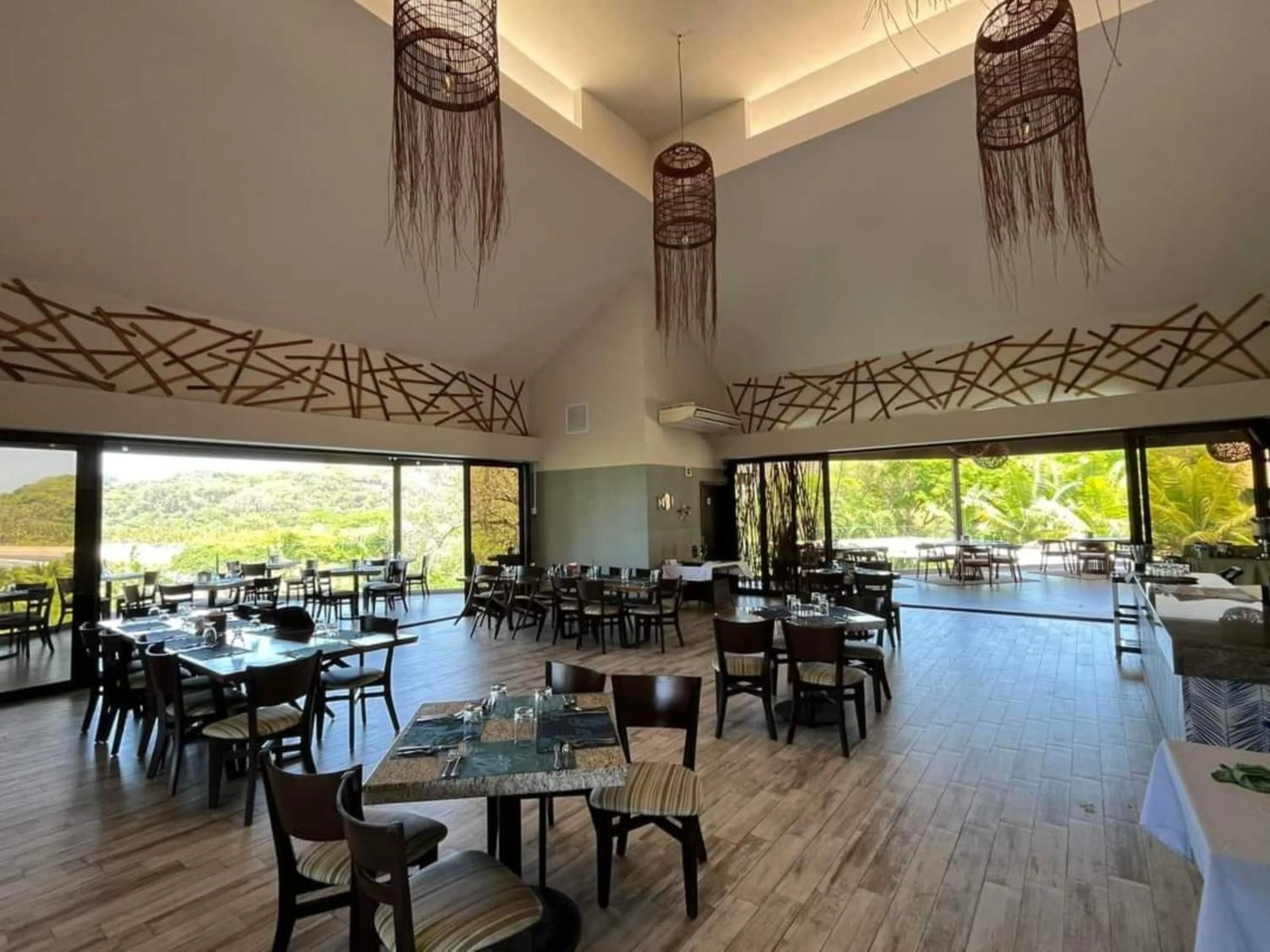 Restaurant/places to eat in Nammbú Beach Front Bungalows