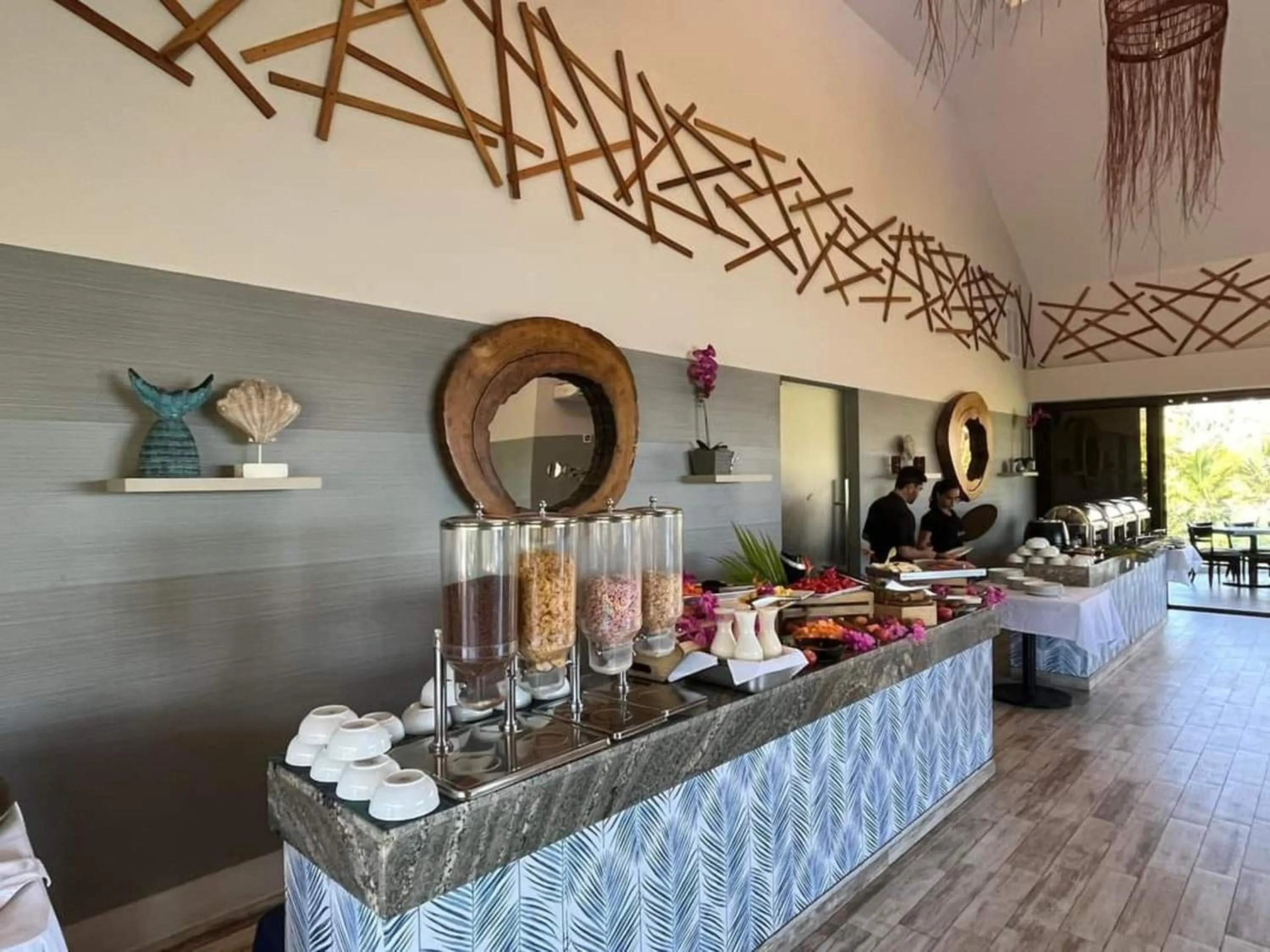 Buffet breakfast in Nammbú Beach Front Bungalows