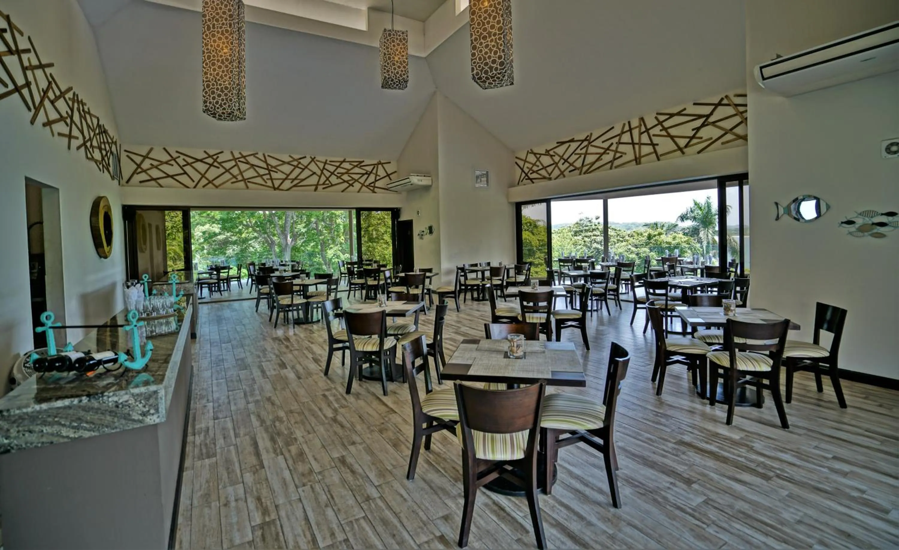 Restaurant/places to eat in Nammbú Beach Front Bungalows