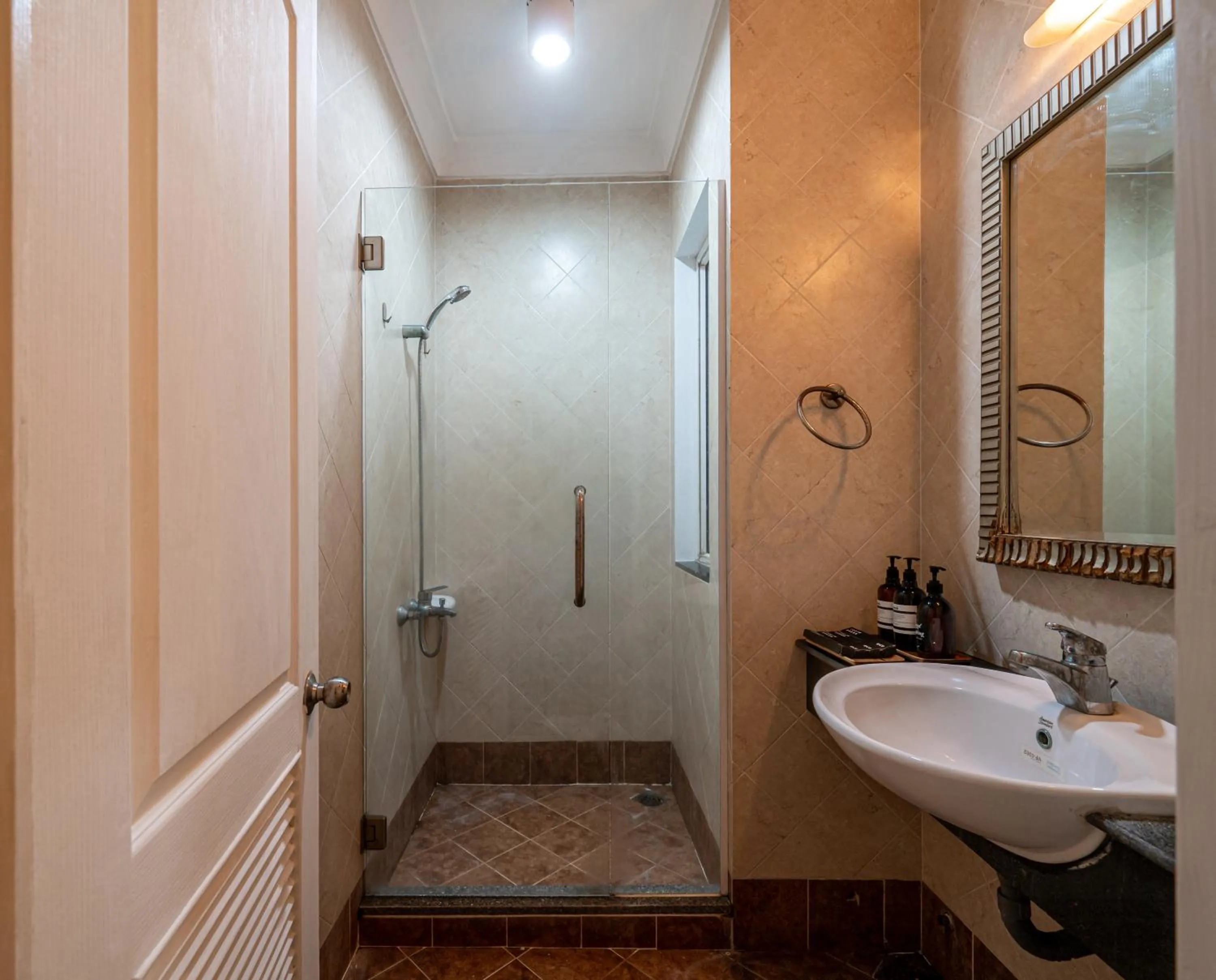 Shower in Serenity Center Saigon