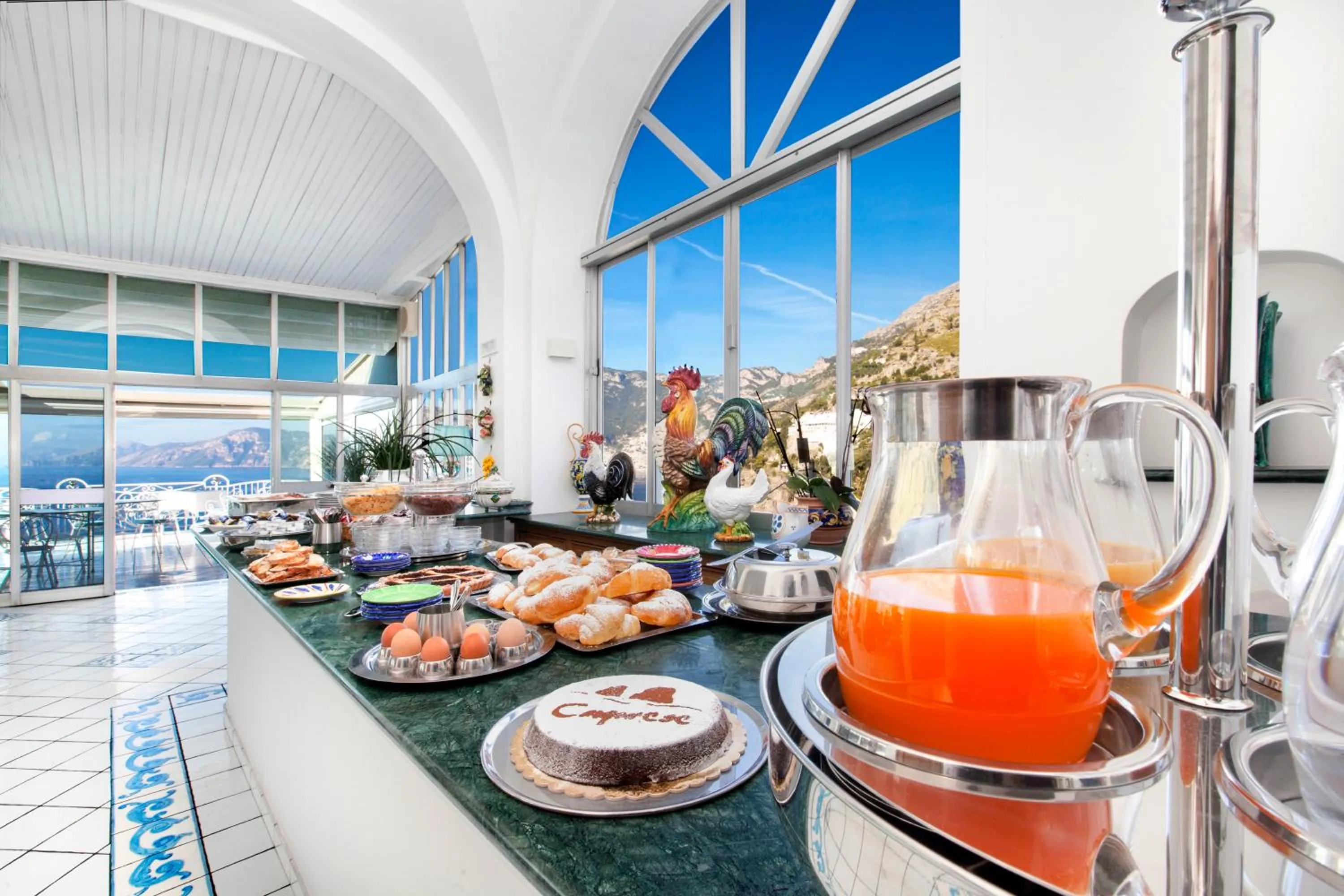 Buffet breakfast in Hotel Smeraldo