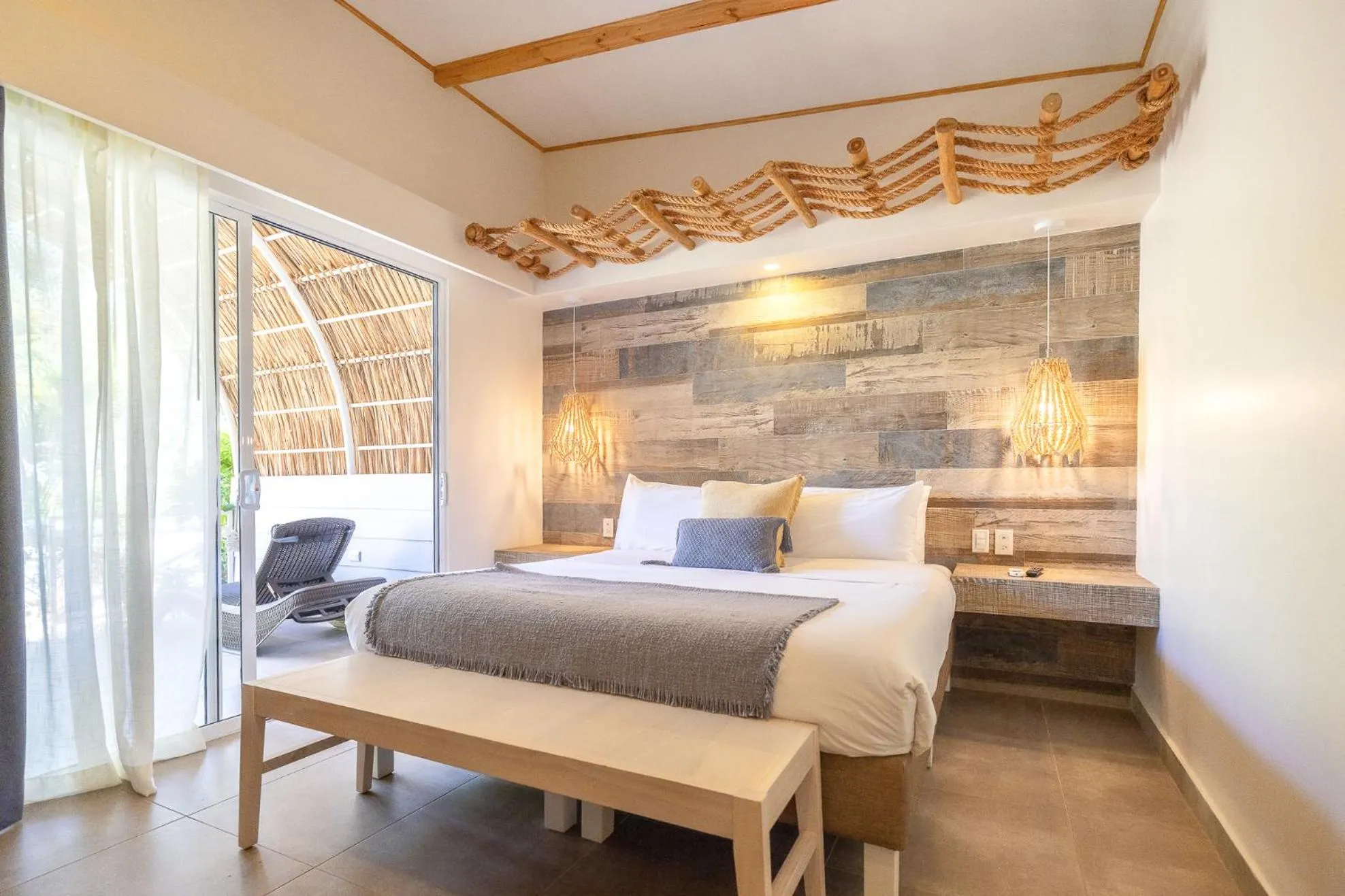 Bedroom, Bed in Les Voiles Blanches - Luxury Lodge