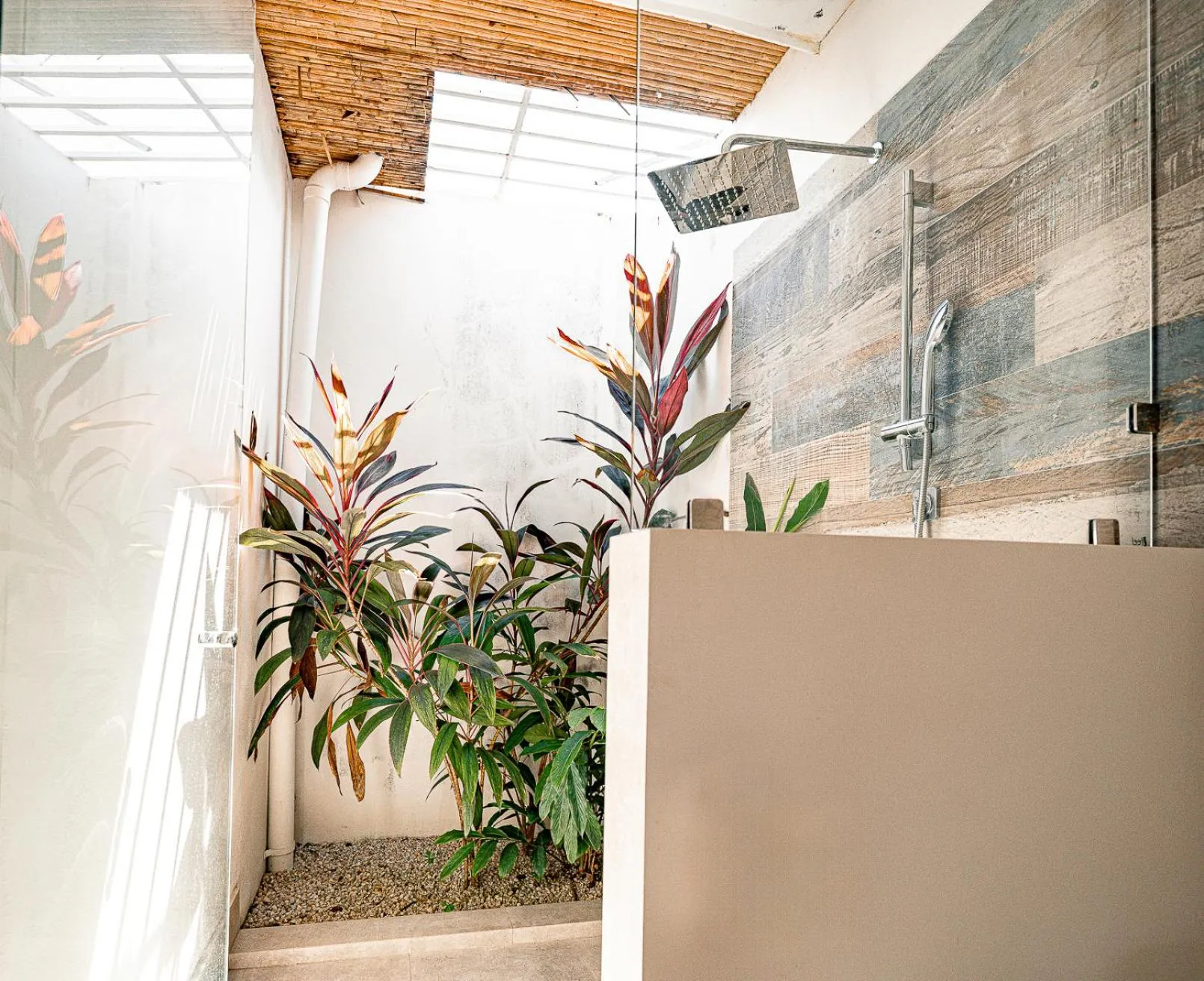 Bathroom in Les Voiles Blanches - Luxury Lodge