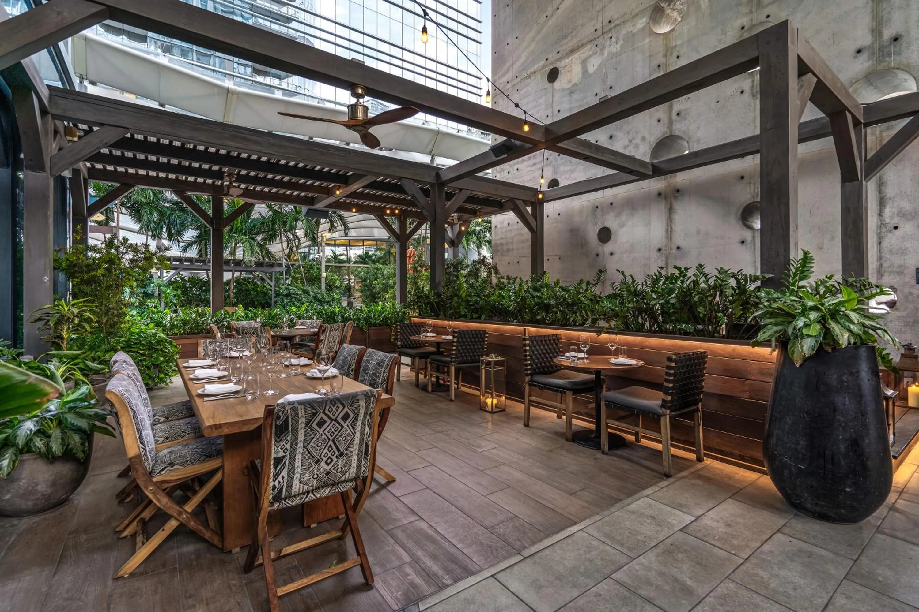 Restaurant/places to eat in EAST Miami