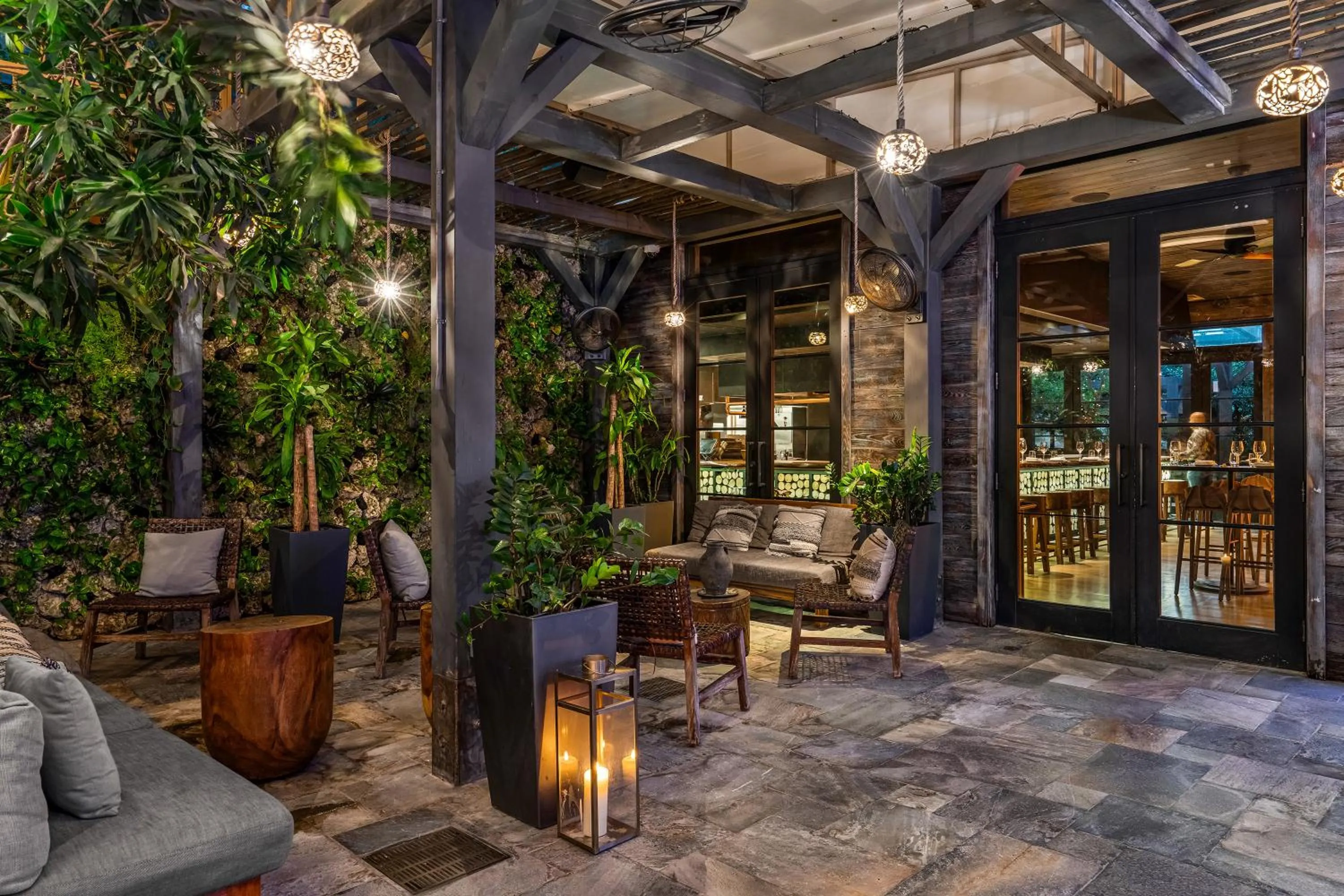 Restaurant/places to eat in EAST Miami