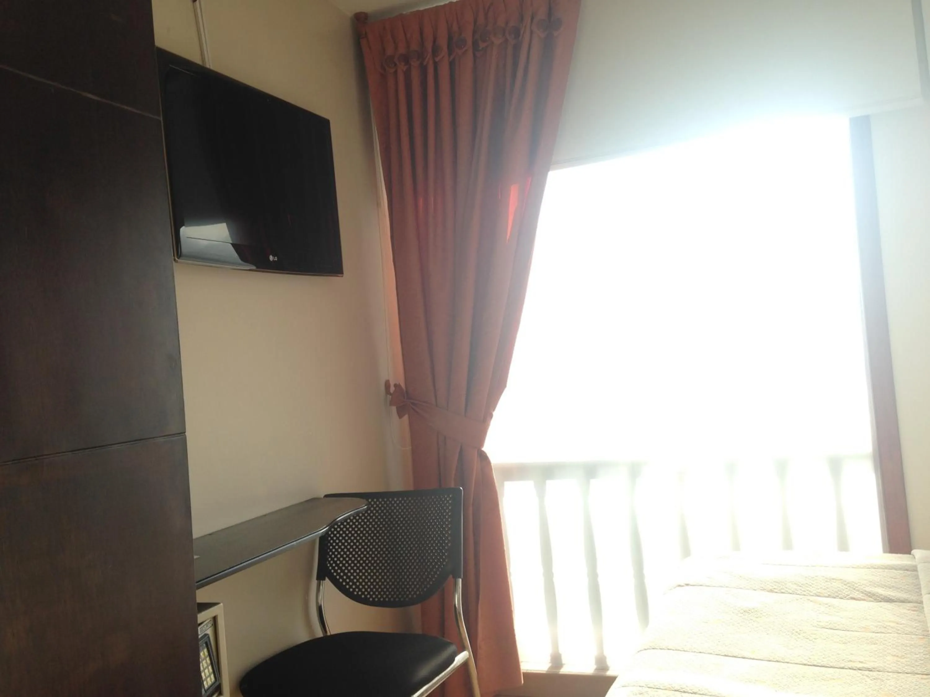 TV and multimedia, TV/Entertainment Center in Hotel Plaza Muisca