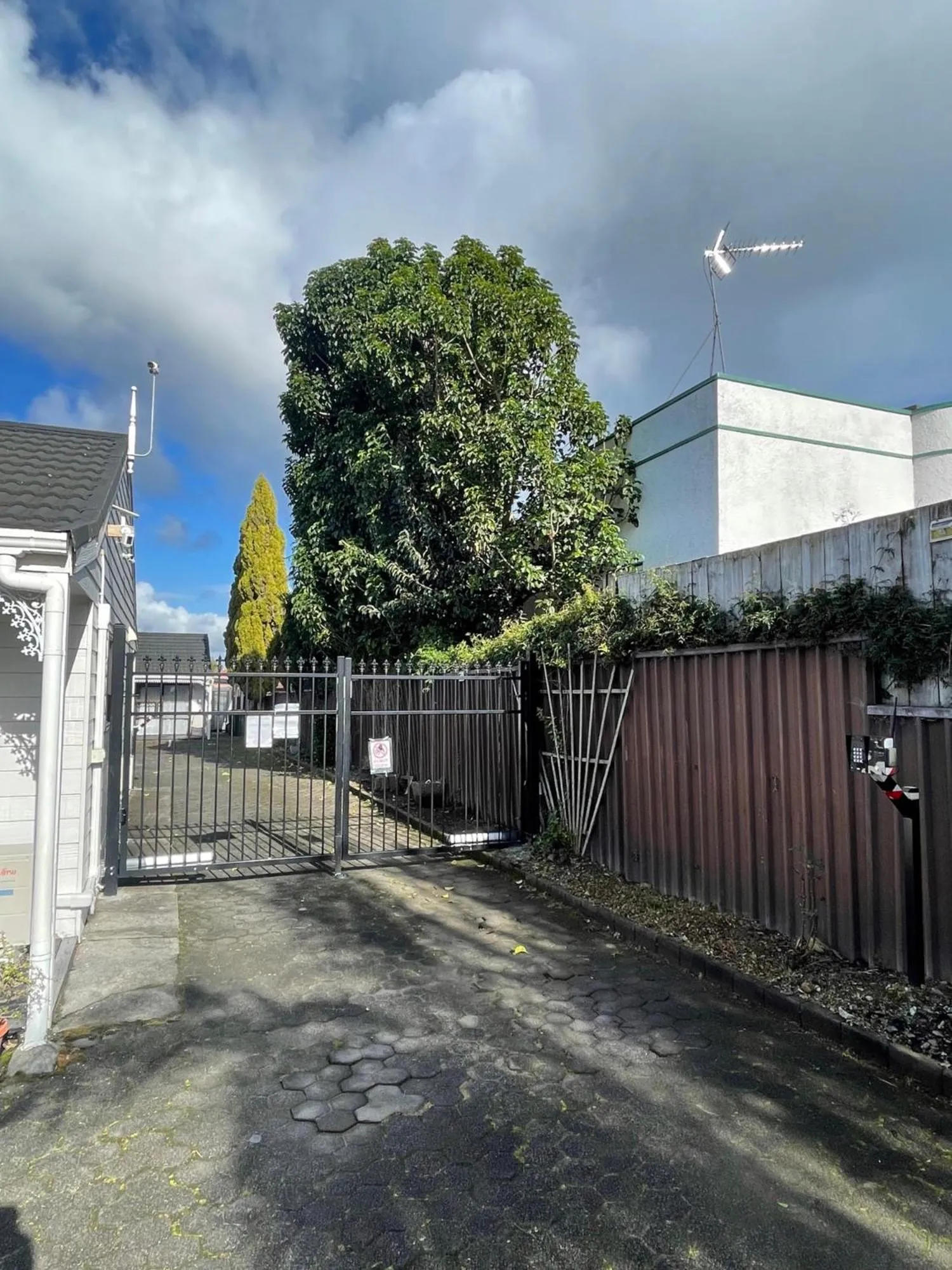 Property building in Papakura Pioneer Motor Lodge & Motel