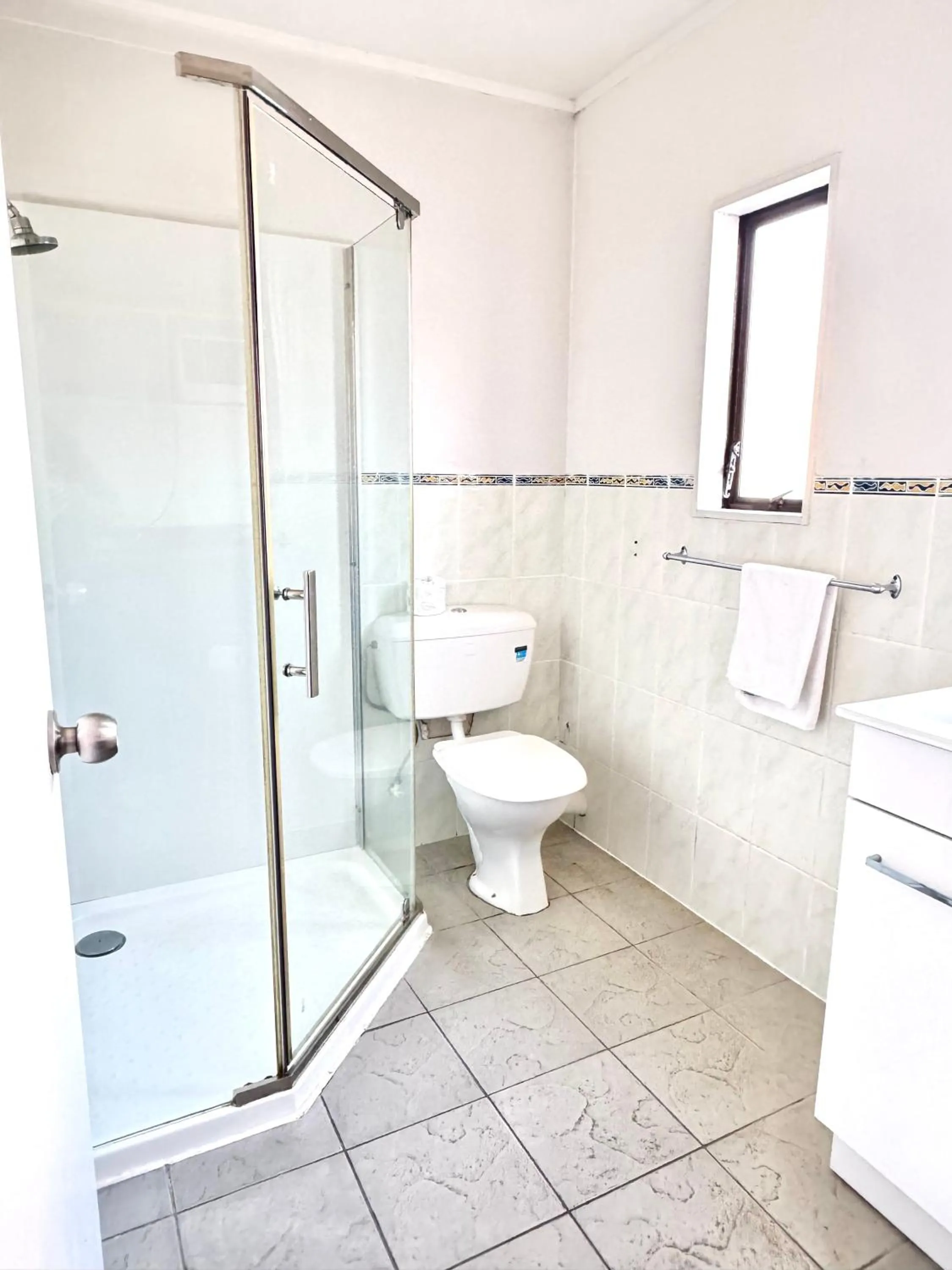 Shower in Papakura Pioneer Motor Lodge & Motel