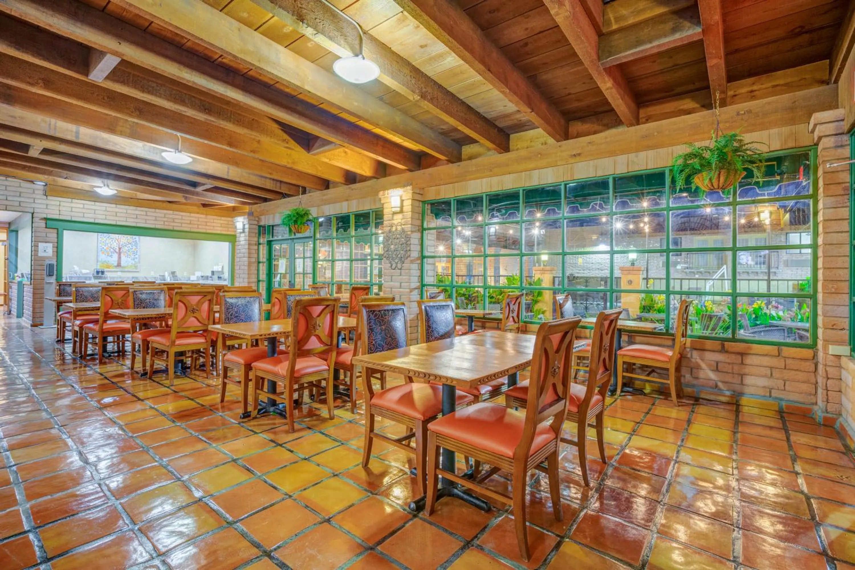 Restaurant/places to eat in Clarion Inn