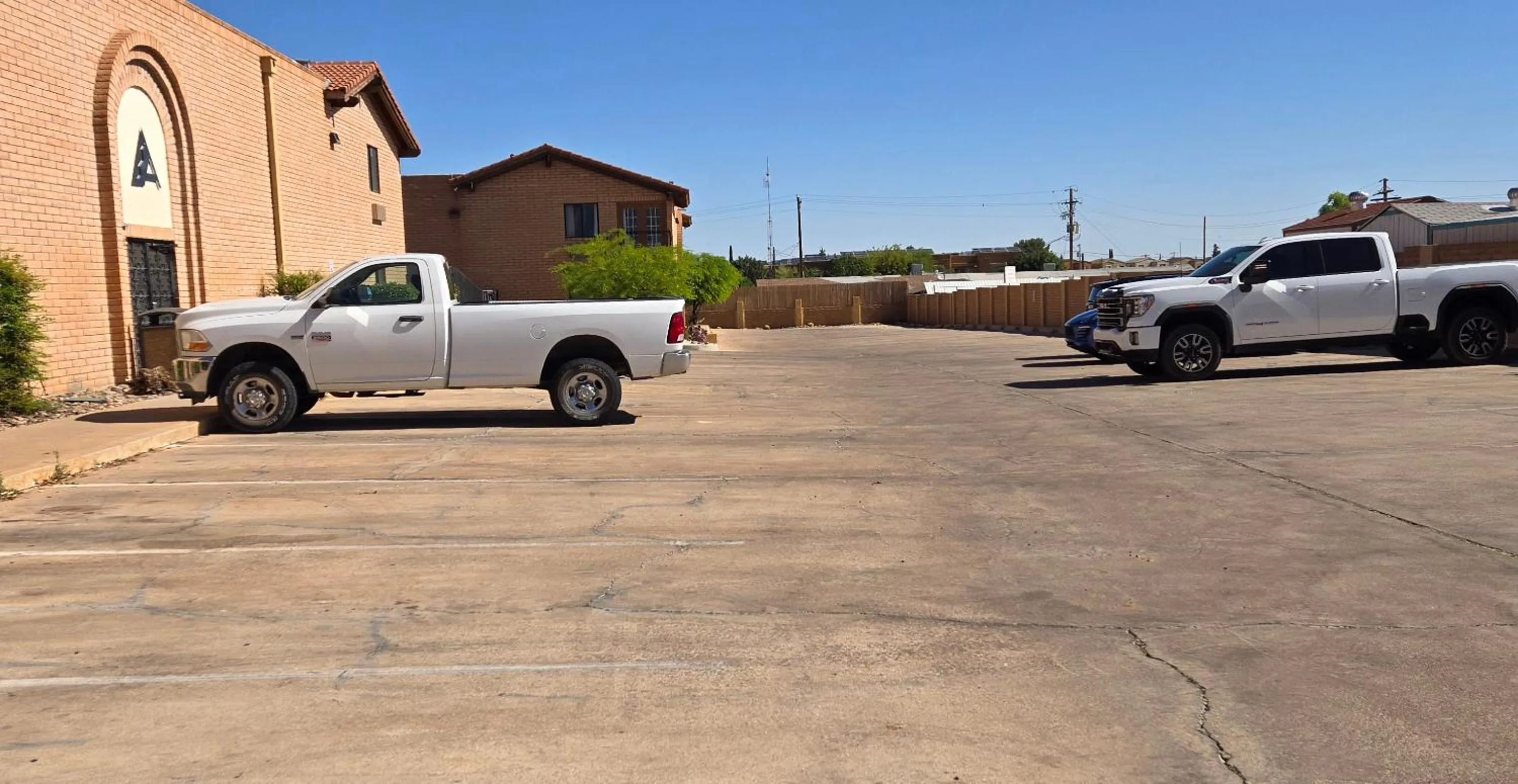 Parking in Clarion Inn