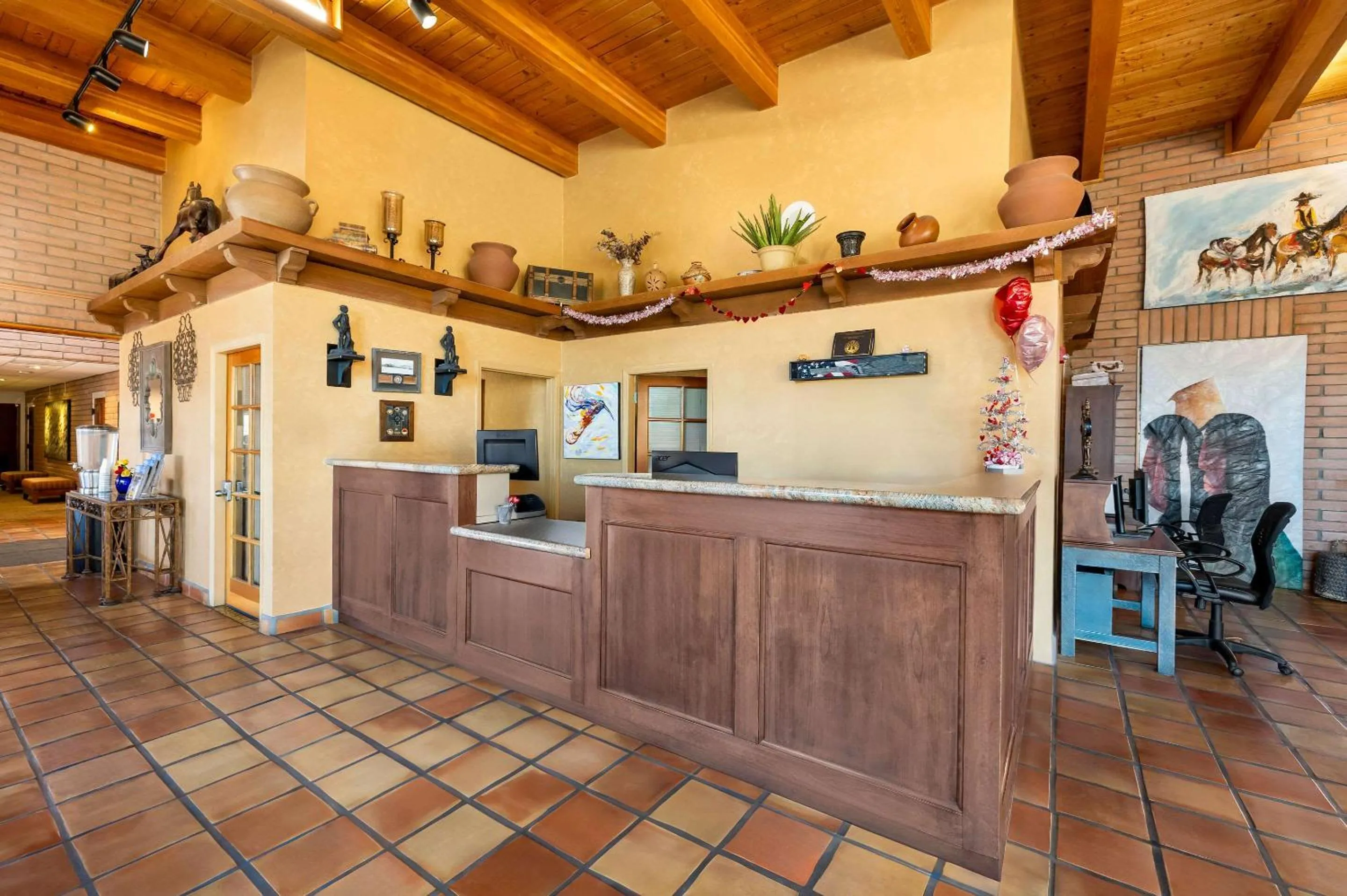 Lobby or reception in Clarion Inn