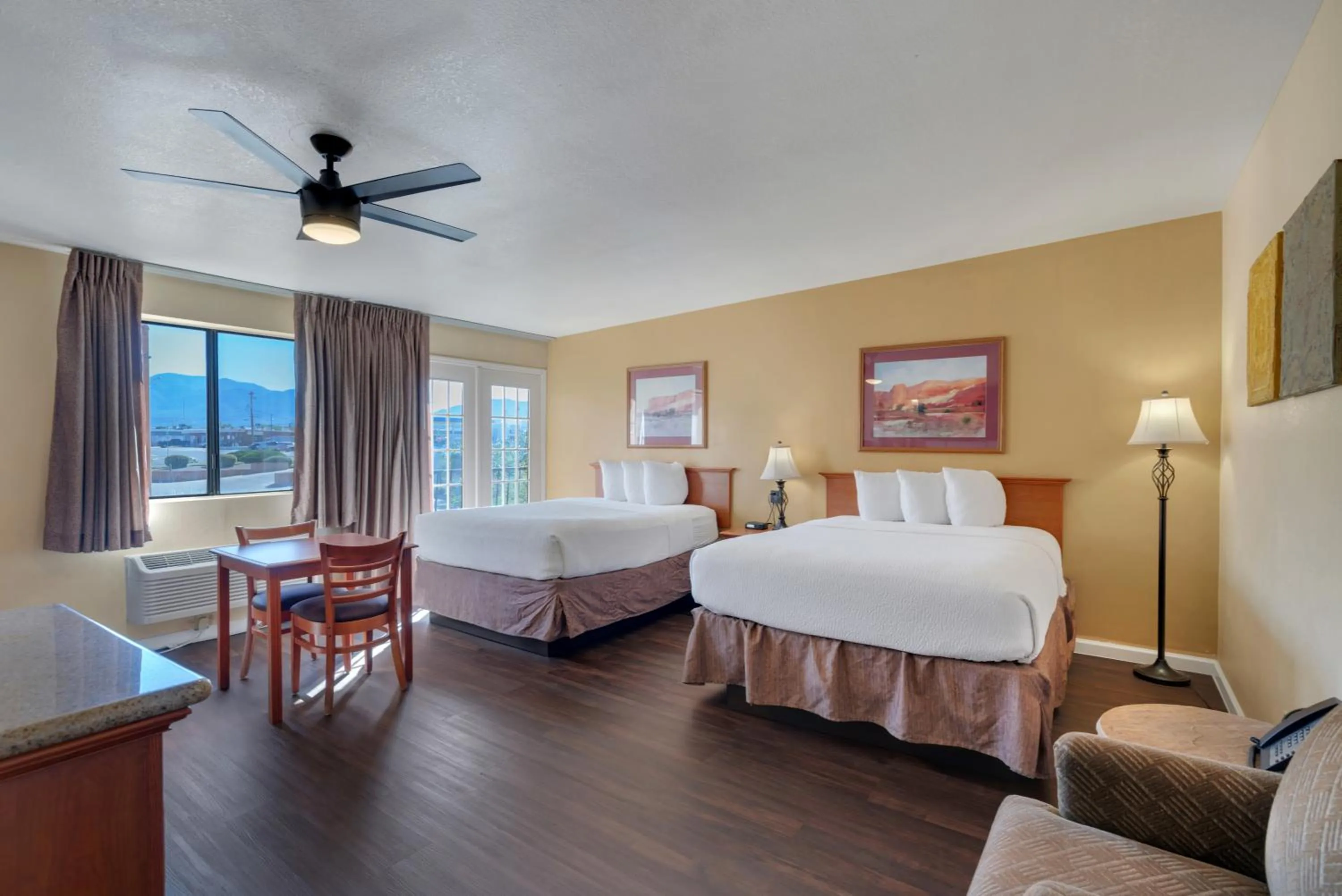 Photo of the whole room, Bed in Clarion Inn