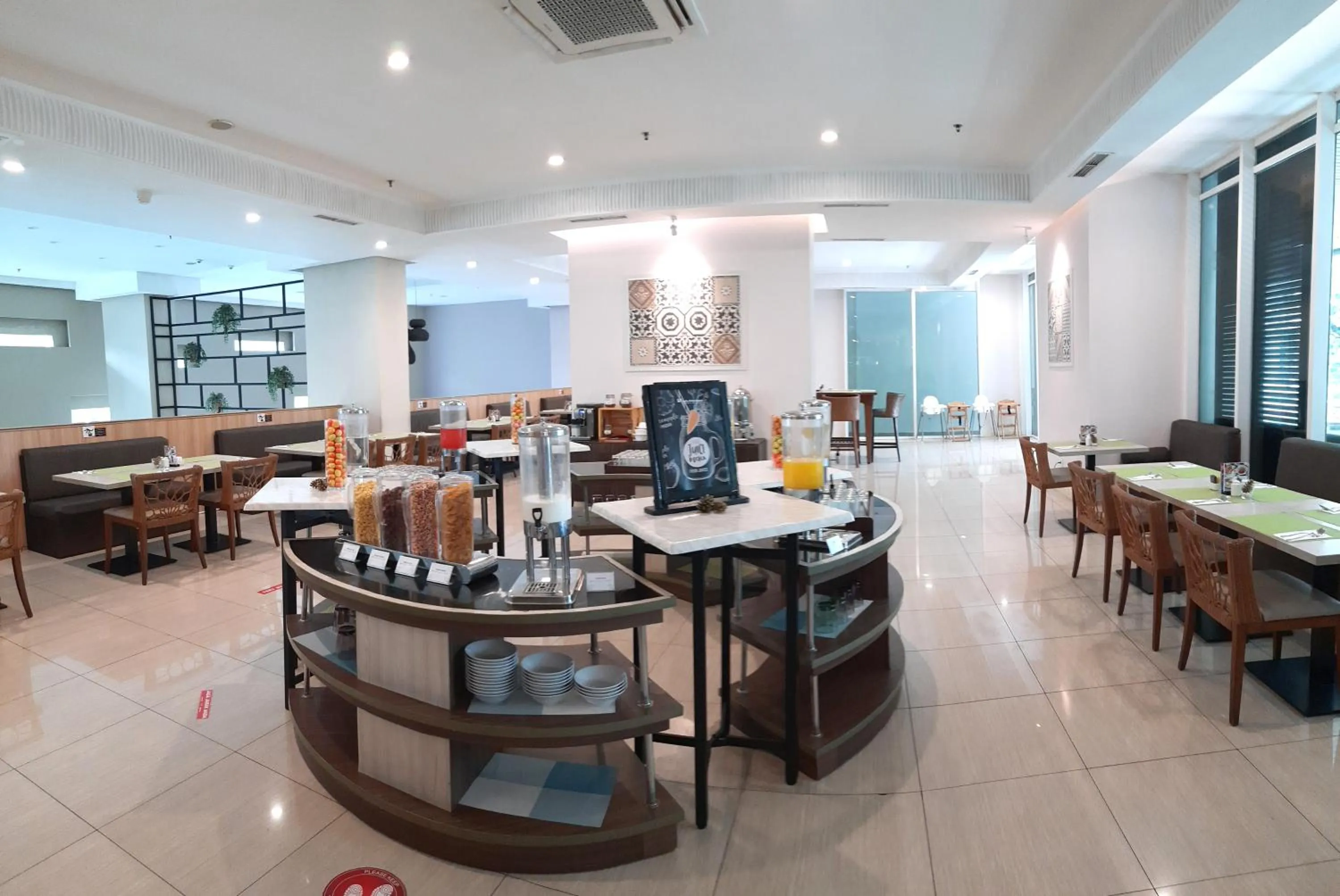 Restaurant/places to eat in Swiss-Belresidences Kalibata