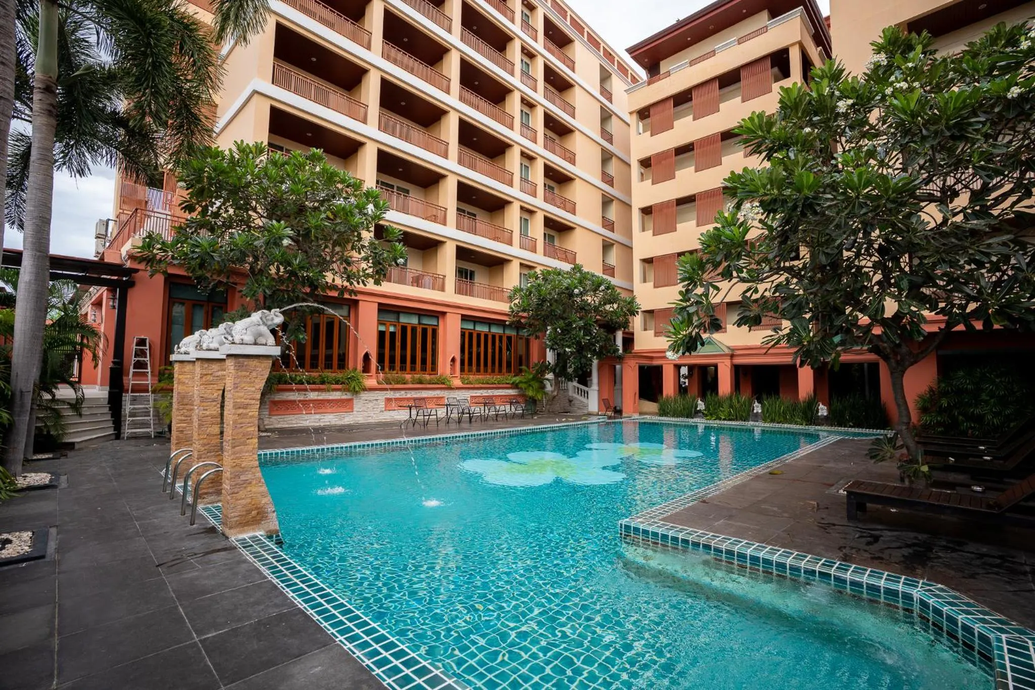 Property building in Sunday Chateau En Ville - Pattaya