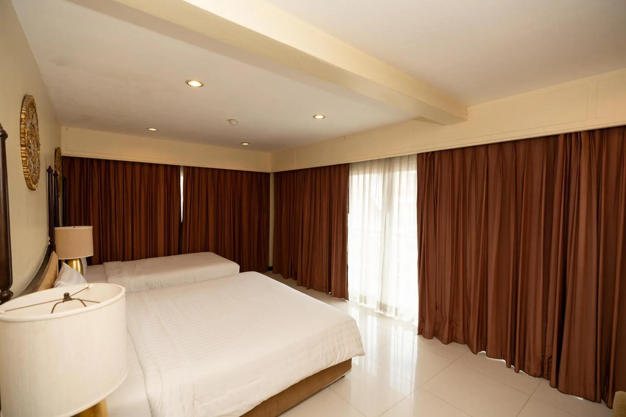 Photo of the whole room, Bed in Sunday Chateau En Ville - Pattaya