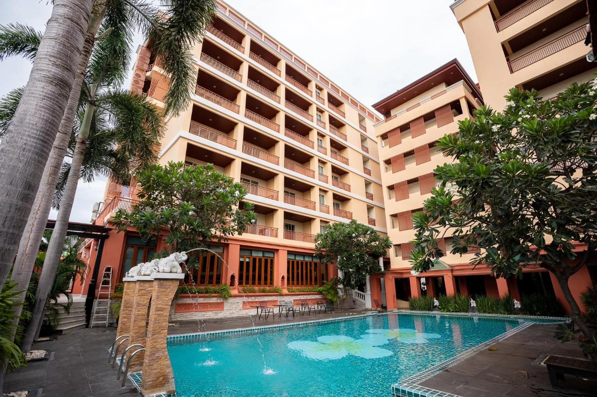 Property building in Sunday Chateau En Ville - Pattaya