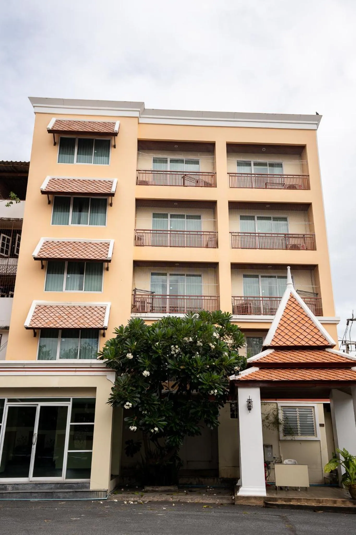 Property building in Sunday Chateau En Ville - Pattaya