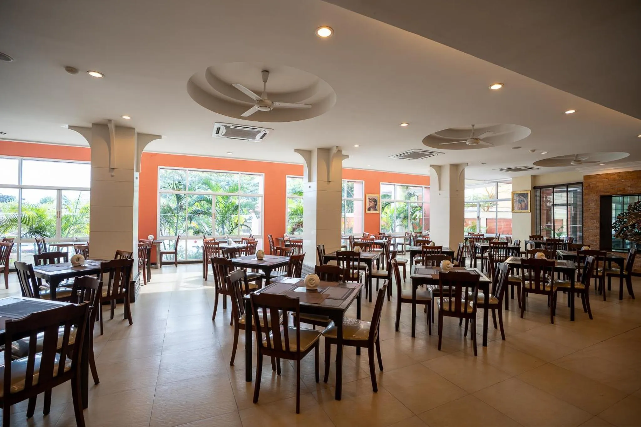 Restaurant/places to eat in Sunday Chateau En Ville - Pattaya