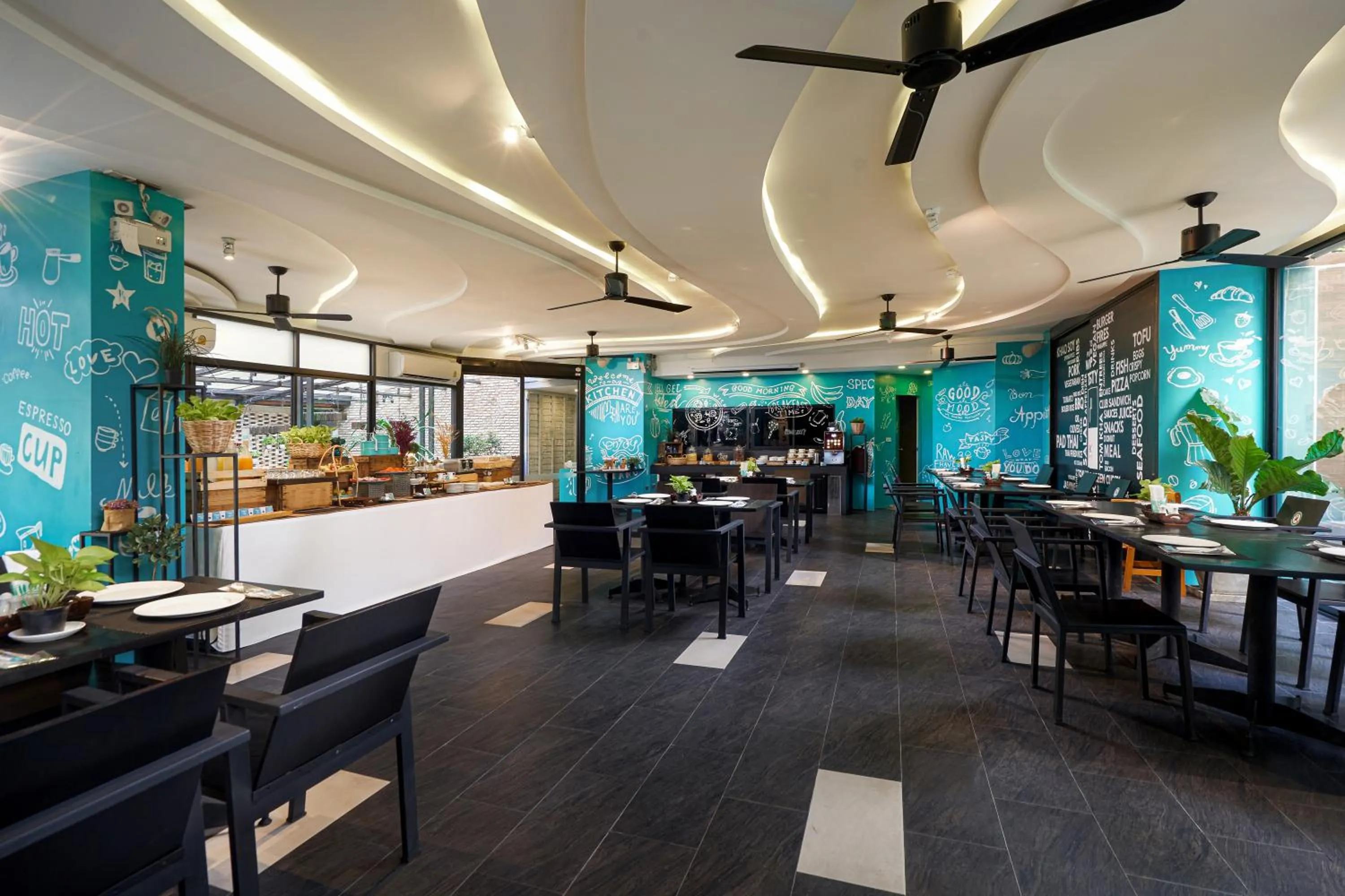 Restaurant/places to eat in Cross Vibe Chiang Mai Decem Nimman Hotel