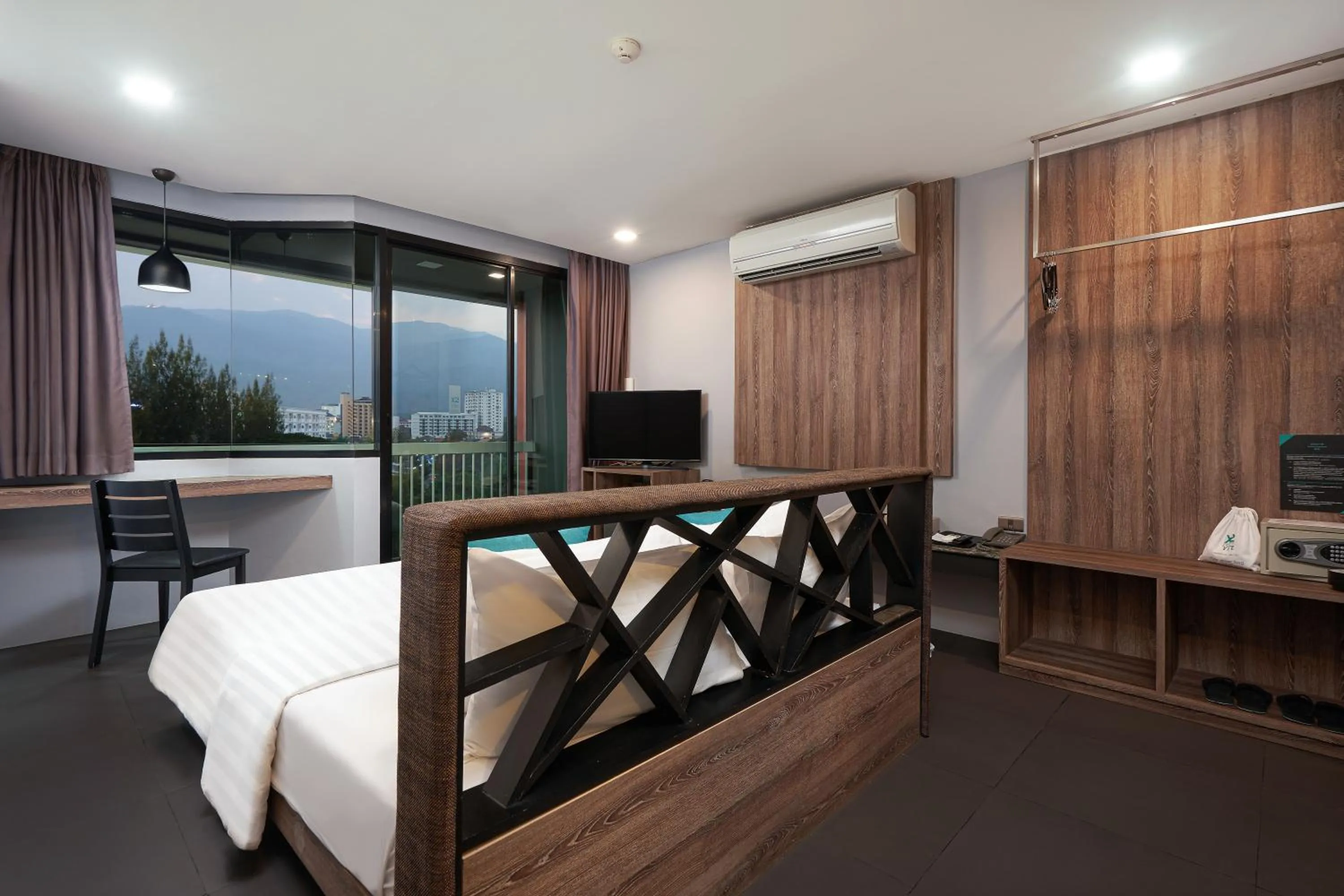 Mountain view, Bed in Cross Vibe Chiang Mai Decem Nimman Hotel