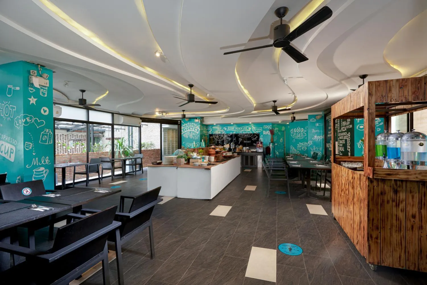 Restaurant/places to eat in Cross Vibe Chiang Mai Decem Nimman Hotel