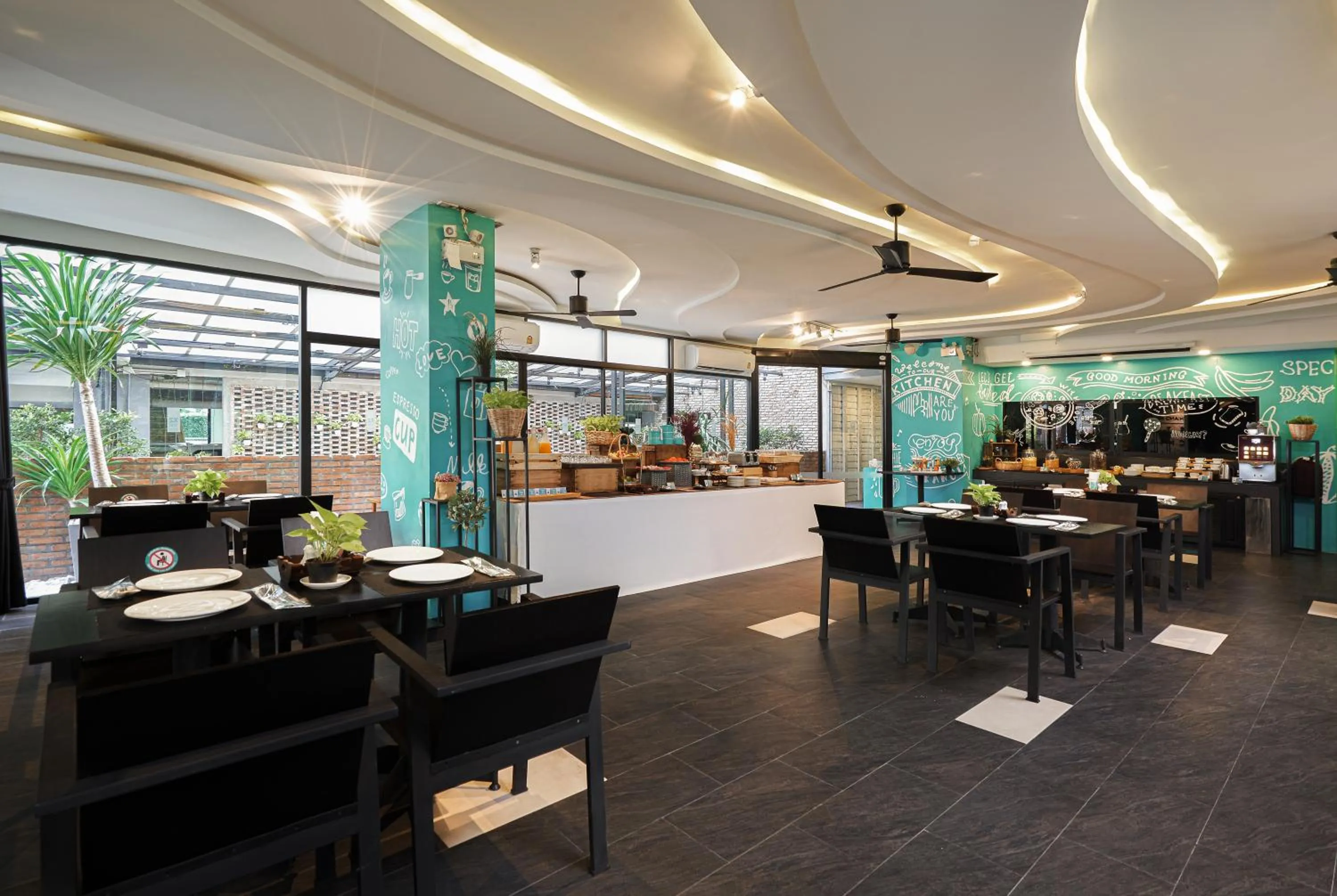 Restaurant/places to eat in Cross Vibe Chiang Mai Decem Nimman Hotel