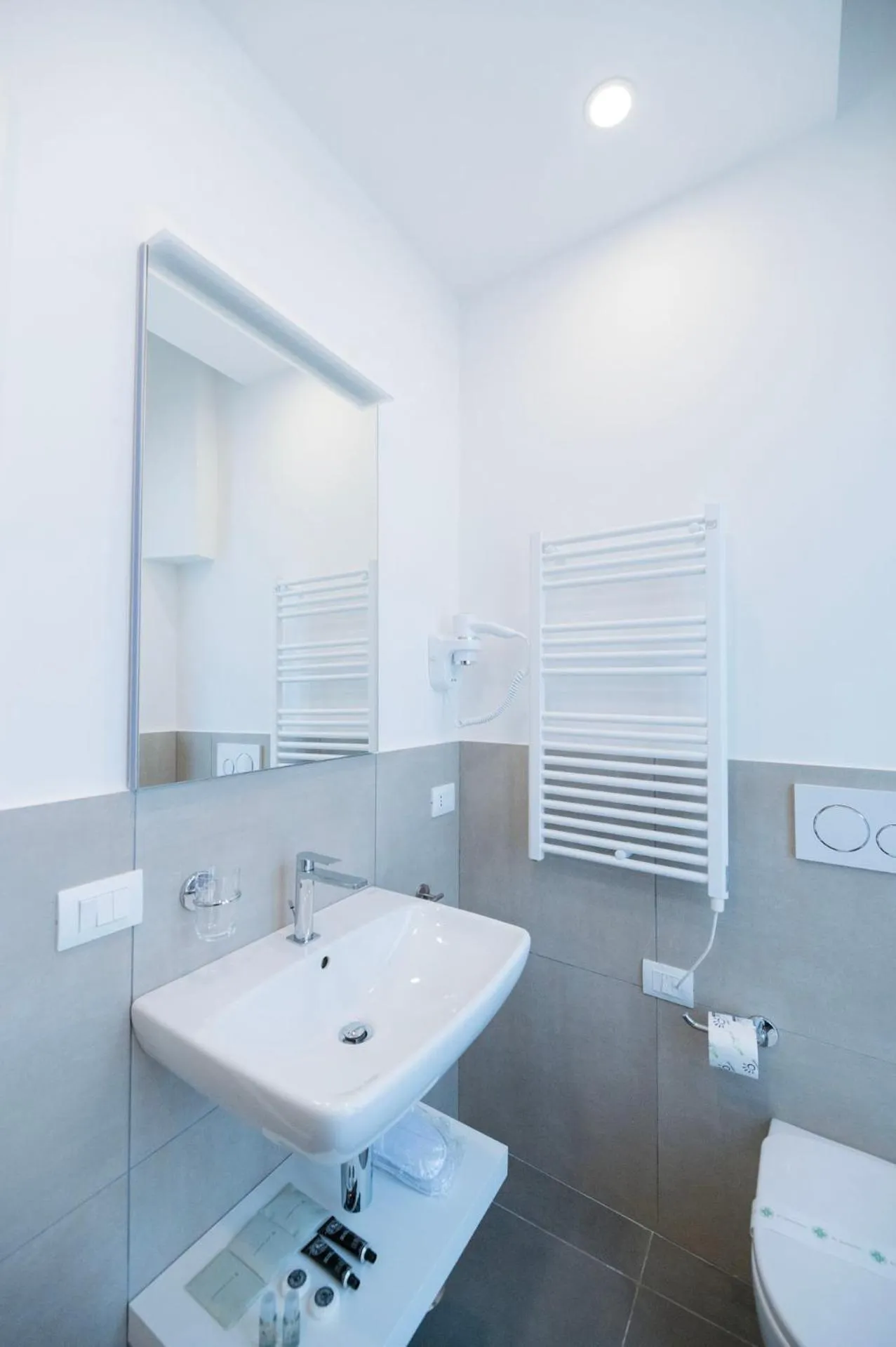 Bathroom in imperium suite trevi