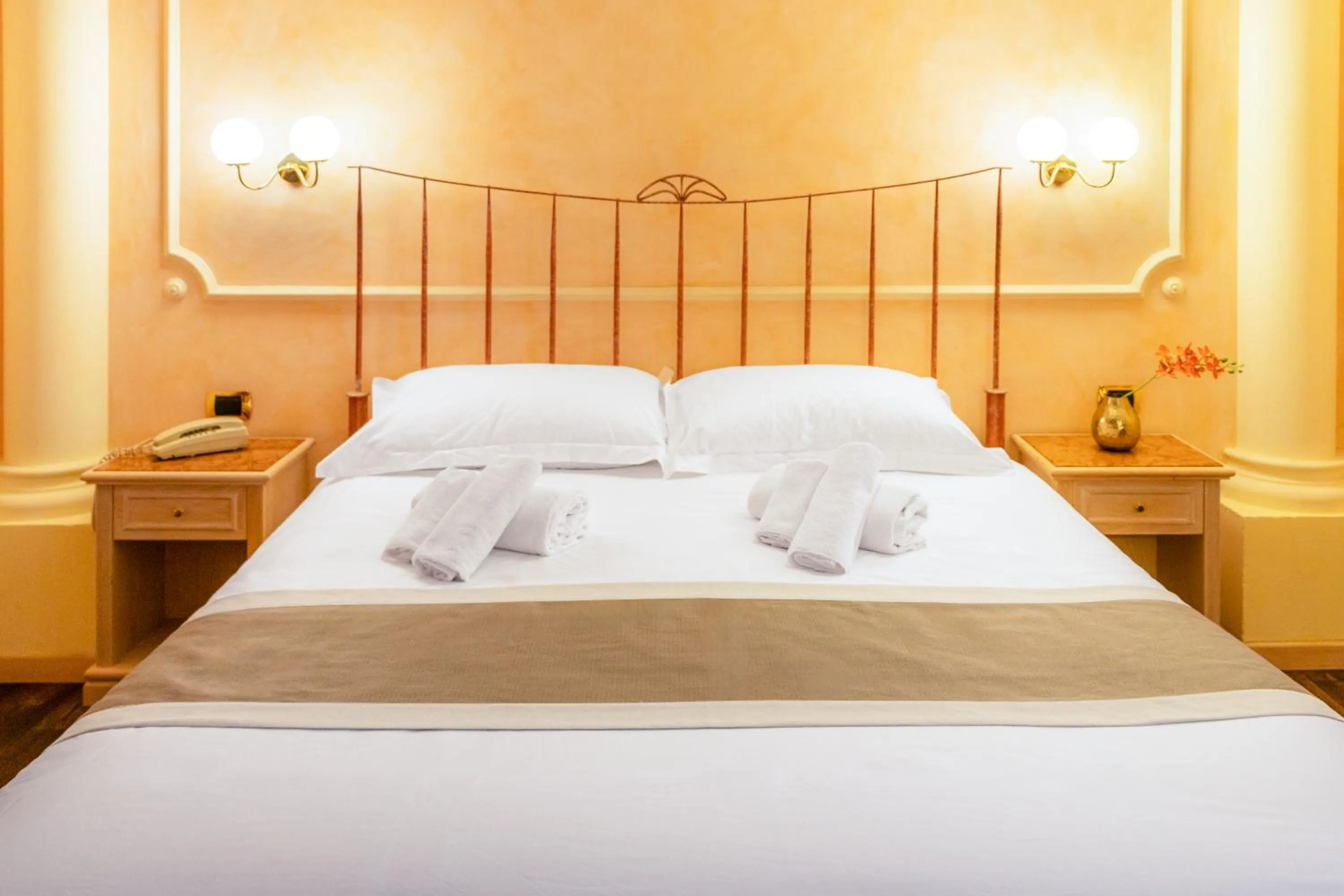 Bed in Hotel San Clemente