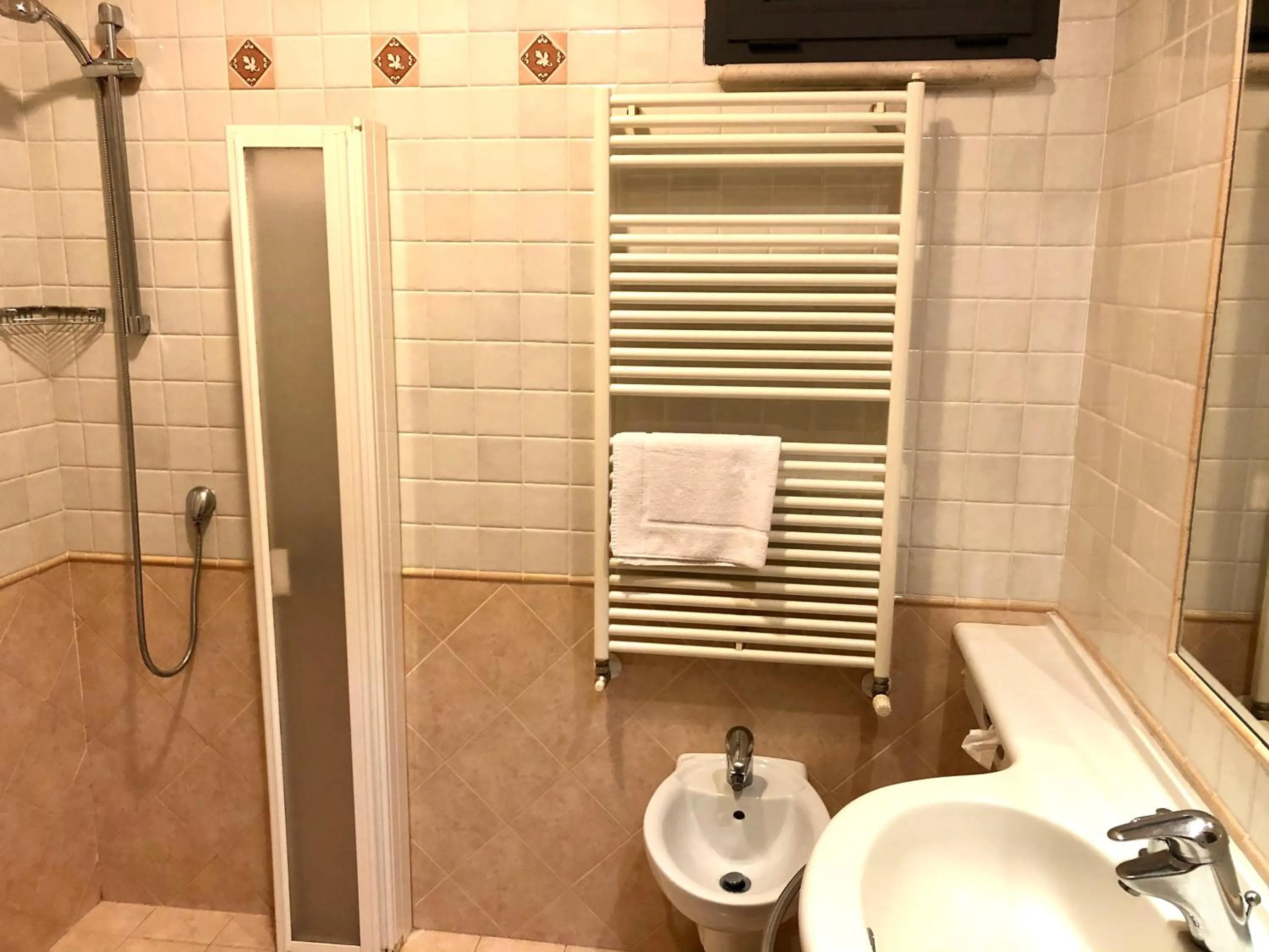 Shower in Hotel San Clemente