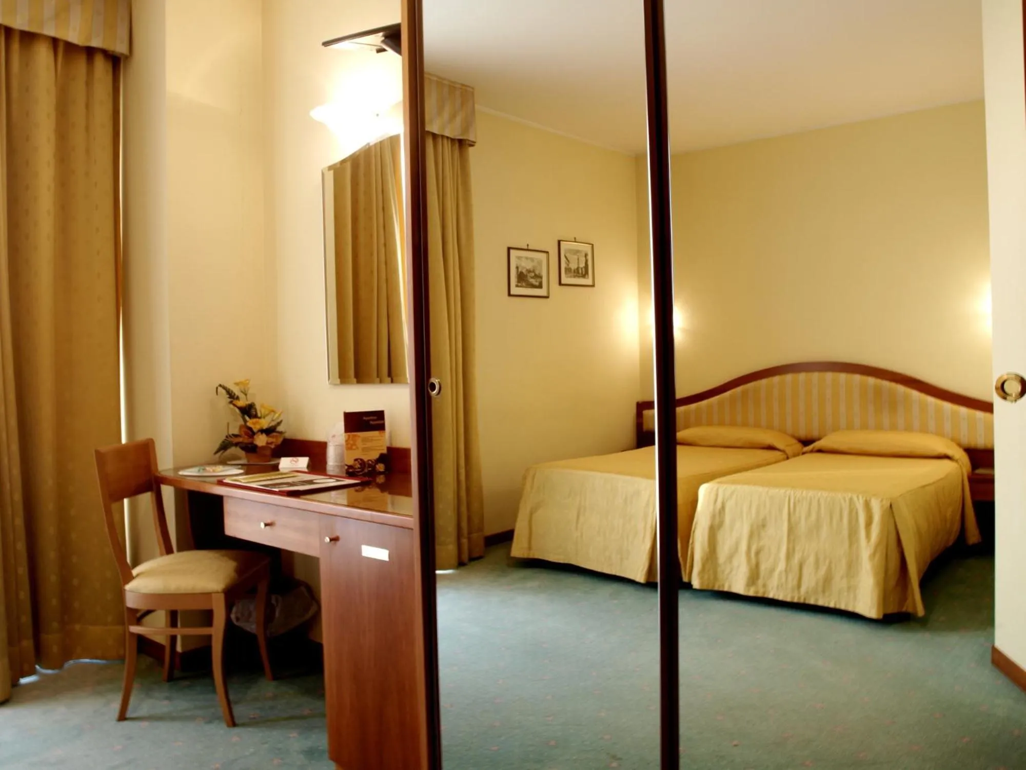 Photo of the whole room, Bed in Hotel San Clemente