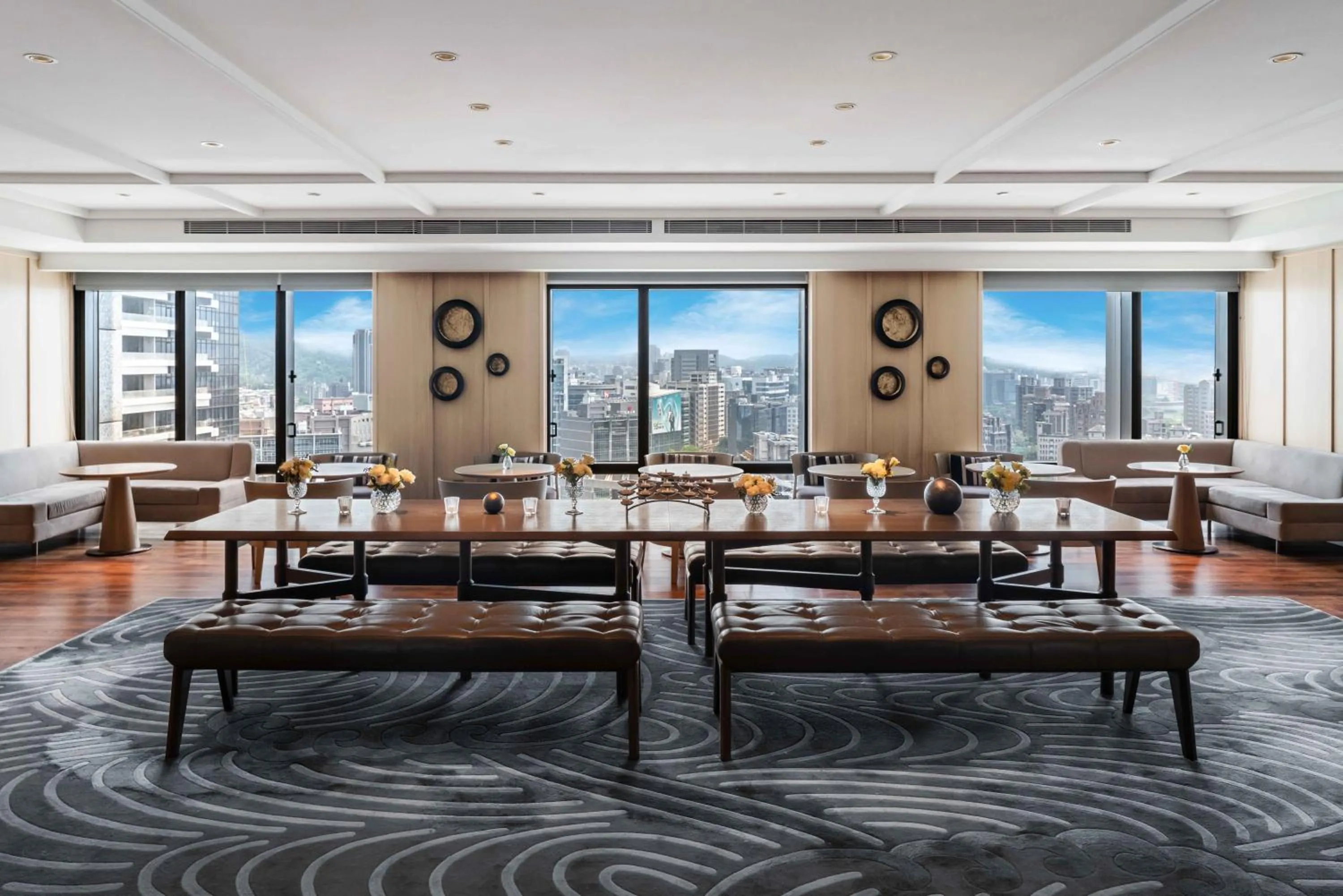 Lounge or bar in Taipei Marriott Hotel